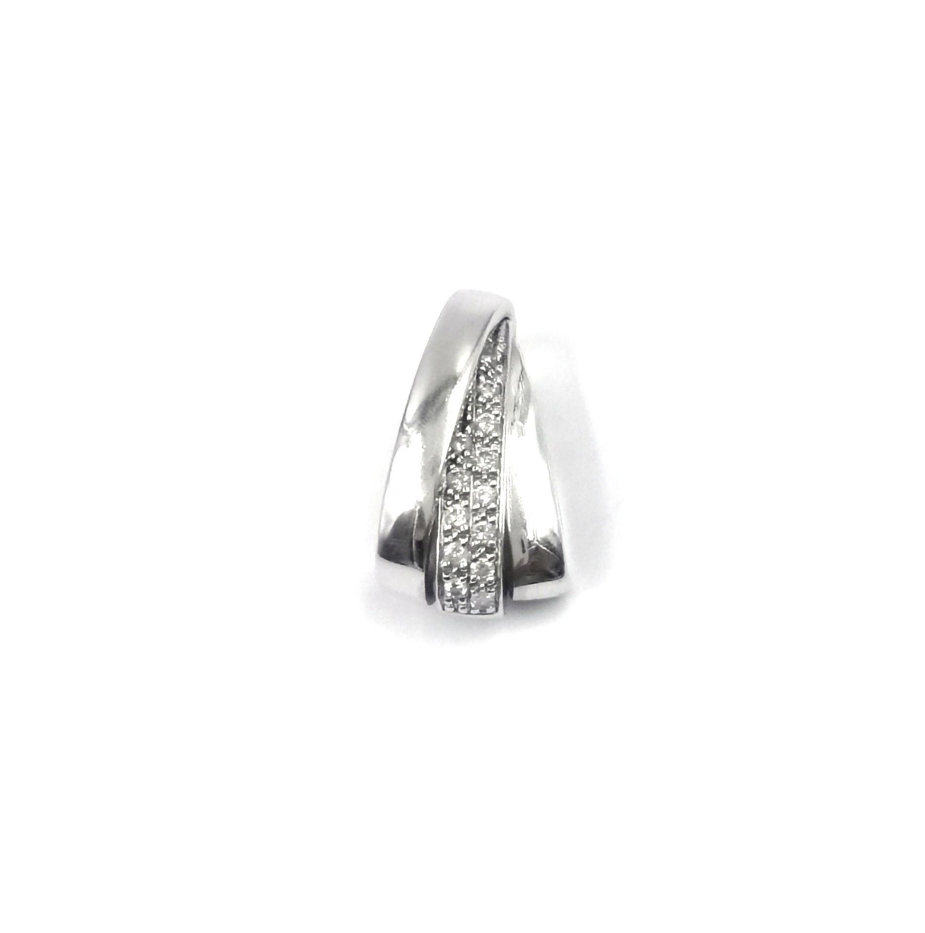 Null Guy Laroche

Pendant in white gold 18K (750 thousandths) composed of three &hellip;