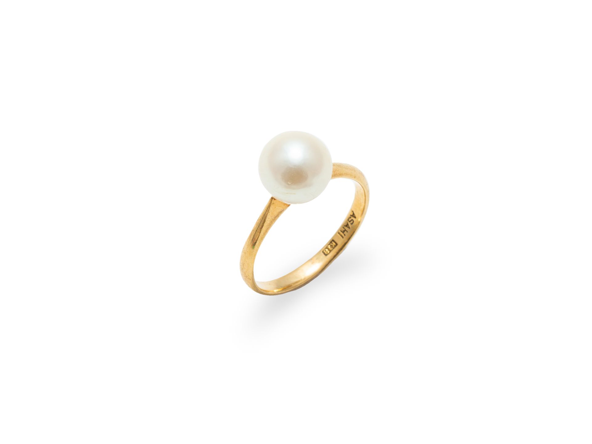 Null Yellow gold ring 18K (750 thousandths) decorated with a cultured pearl 

TD&hellip;