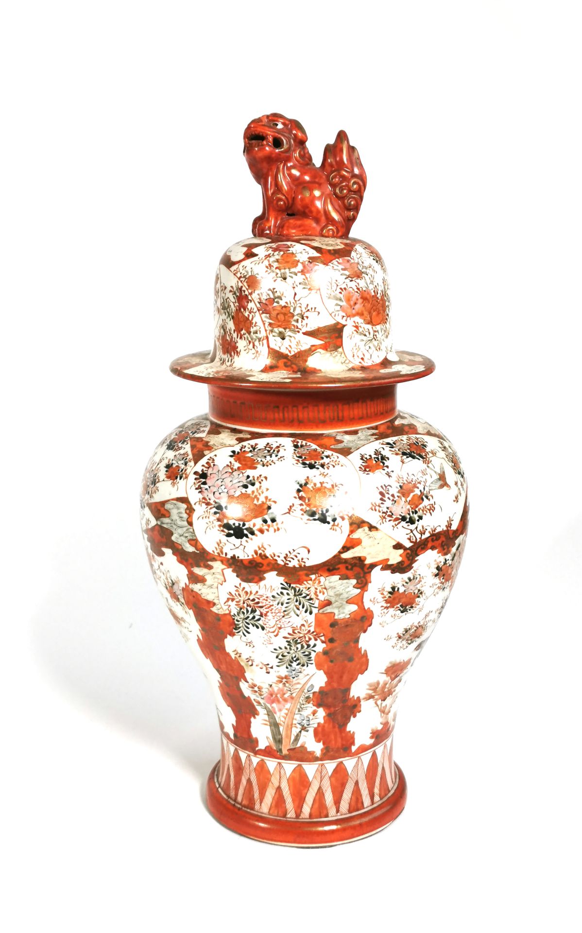 Null JAPON, fin XIXe - début XXe siècle

Potiche couverte en porcelaine à décor &hellip;