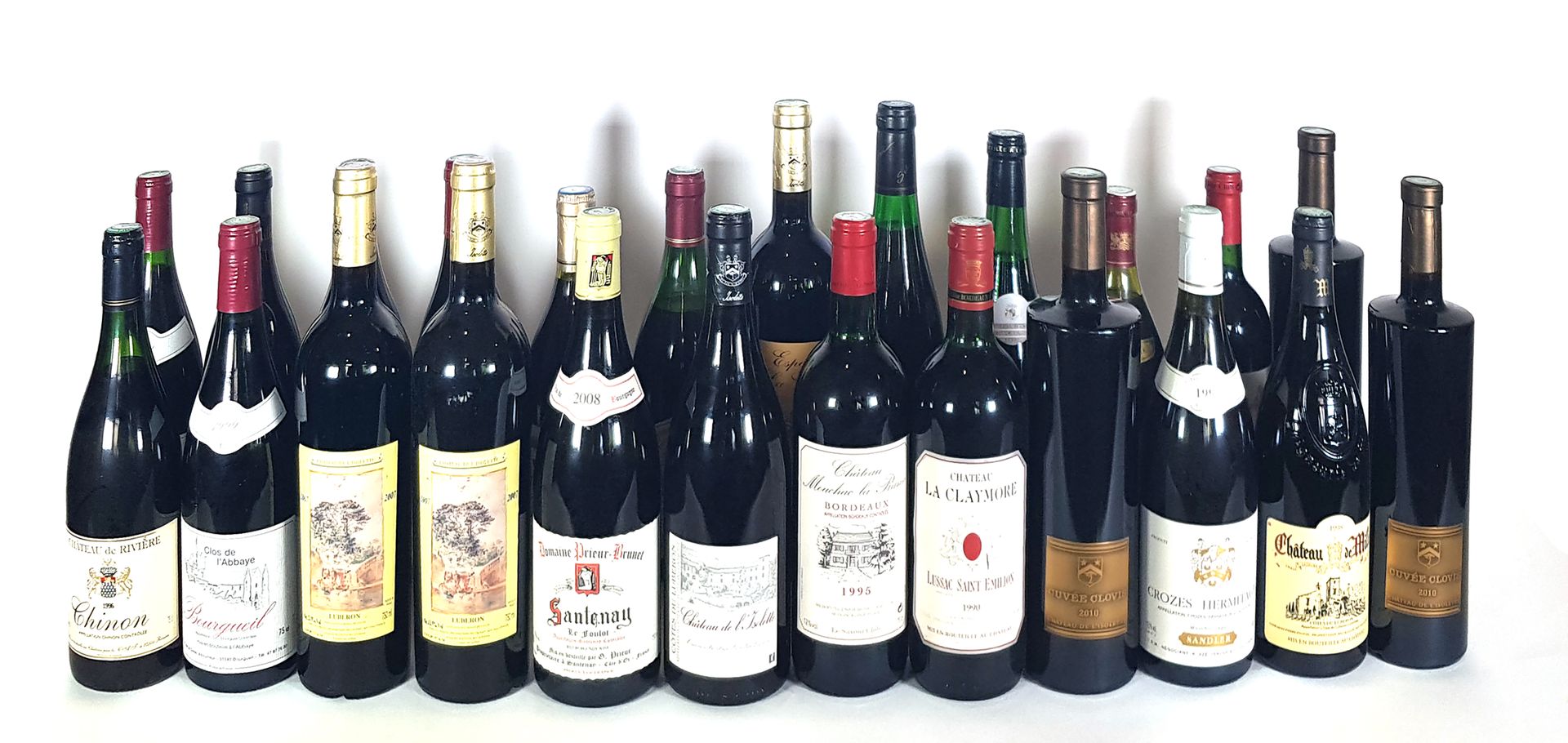 Null Lot de vingt-quatre bouteilles de vins rouge divers terroirs et divers mill&hellip;