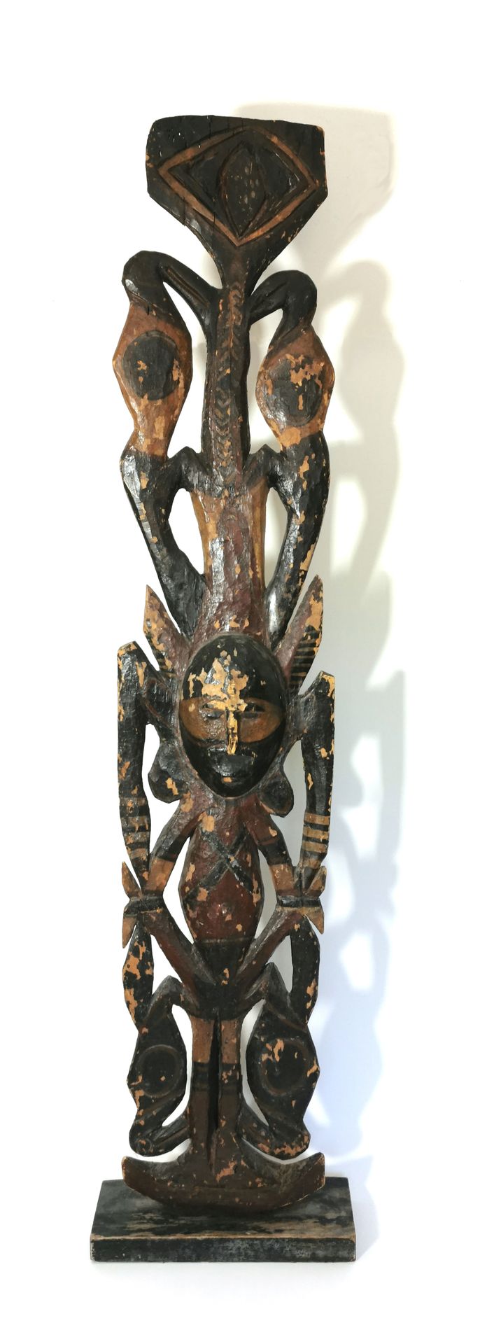 Null OCEANIA, late 19th - early 20th century

Polychrome carved wood totem pole
&hellip;