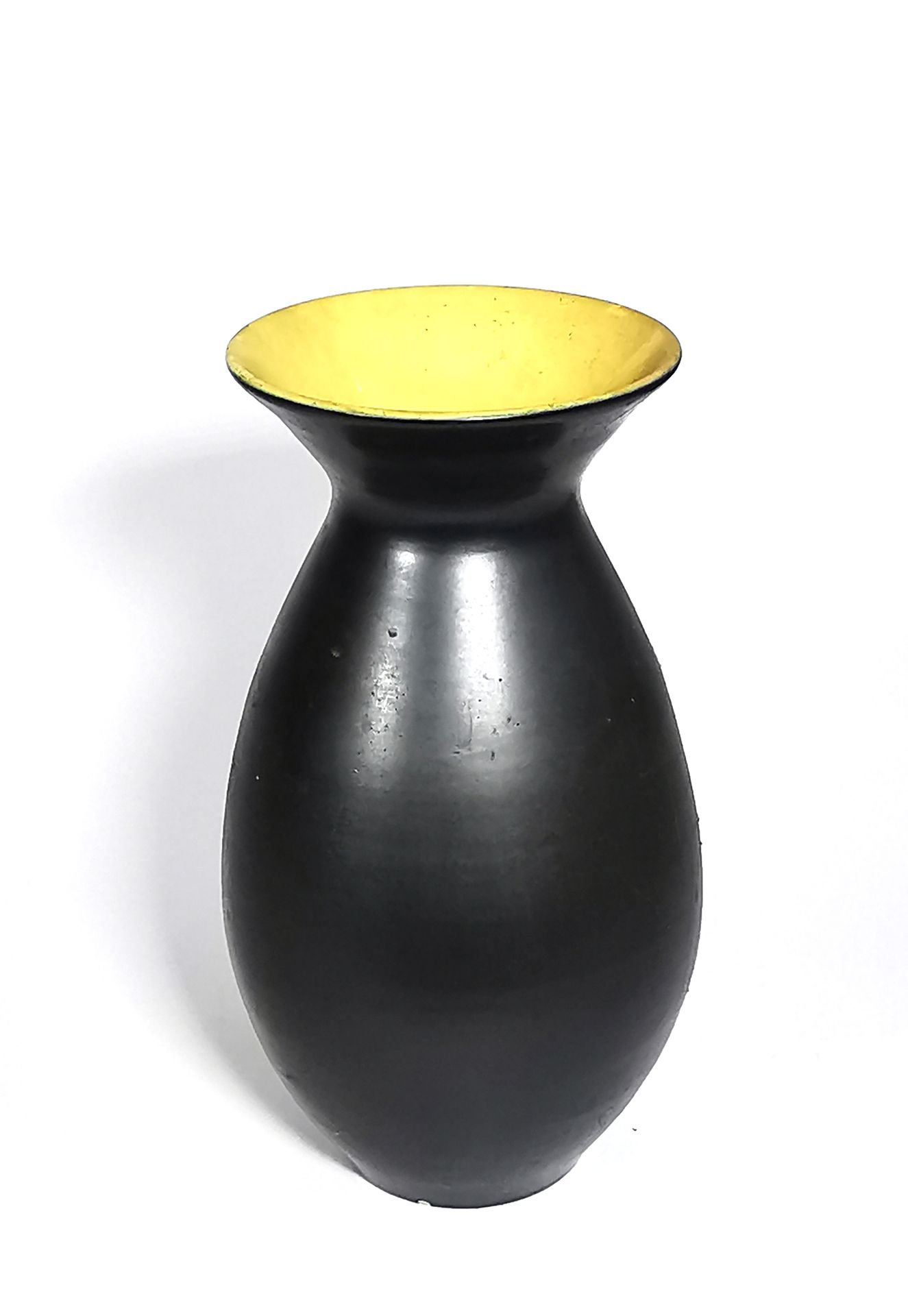 Null ELCHINGER, Alsace, années 50-60

Vase en faïence à couverte noire mate et j&hellip;
