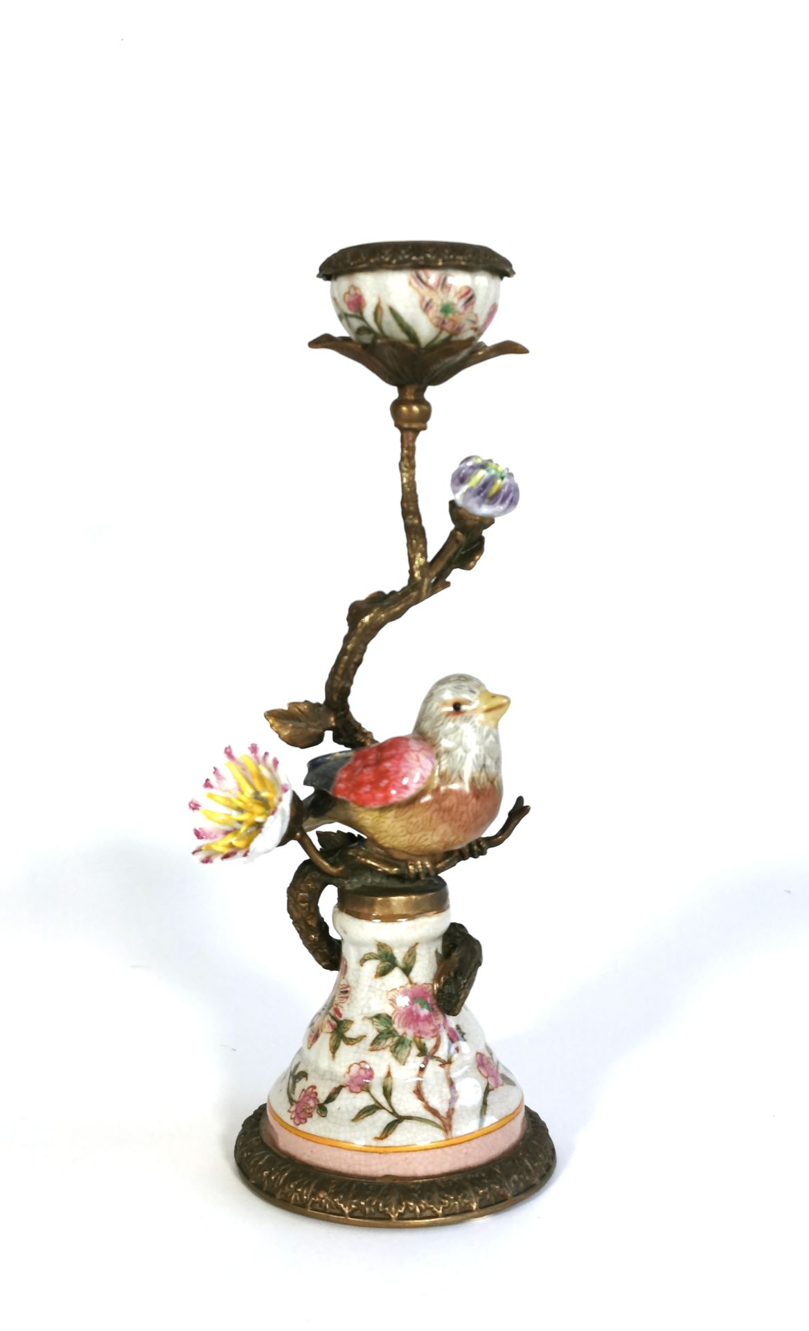 Null 多色瓷和鎏金铜烛台，烛台轴上有一只被鲜花簇拥的鸟。

标有 "G C "的丹麦作品

H.28厘米