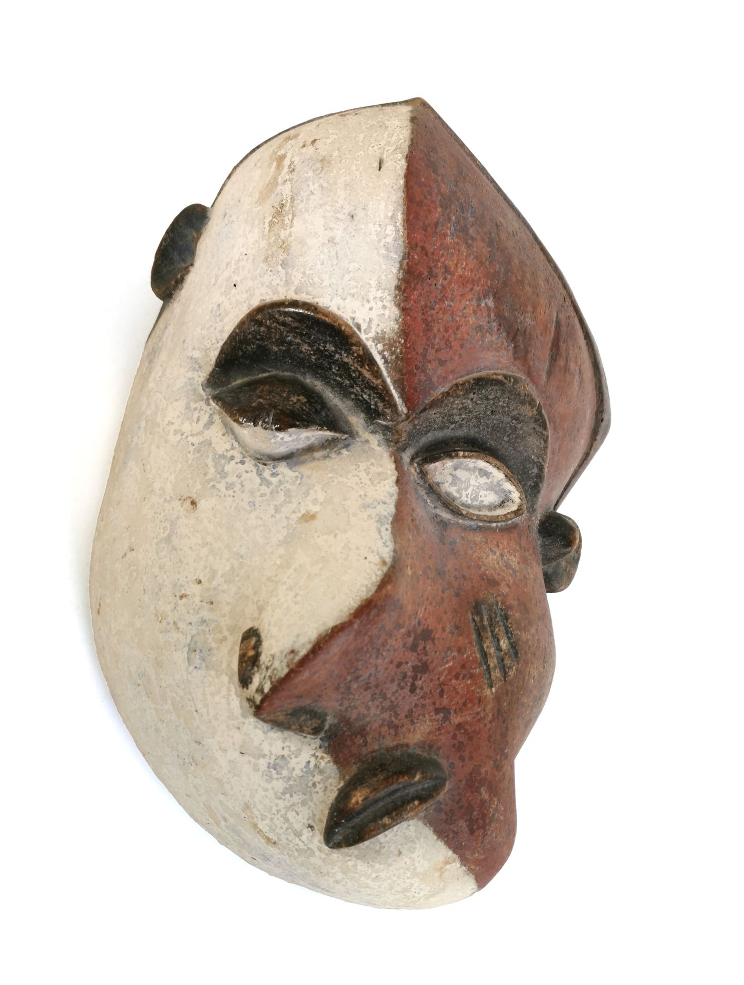Null PENDE面具 - 刚果民主共和国

被称为 "疾病 "口罩的癫痫或疟疾口罩 

用于殖民时期的装饰性面具 

H.28 x 19 cm