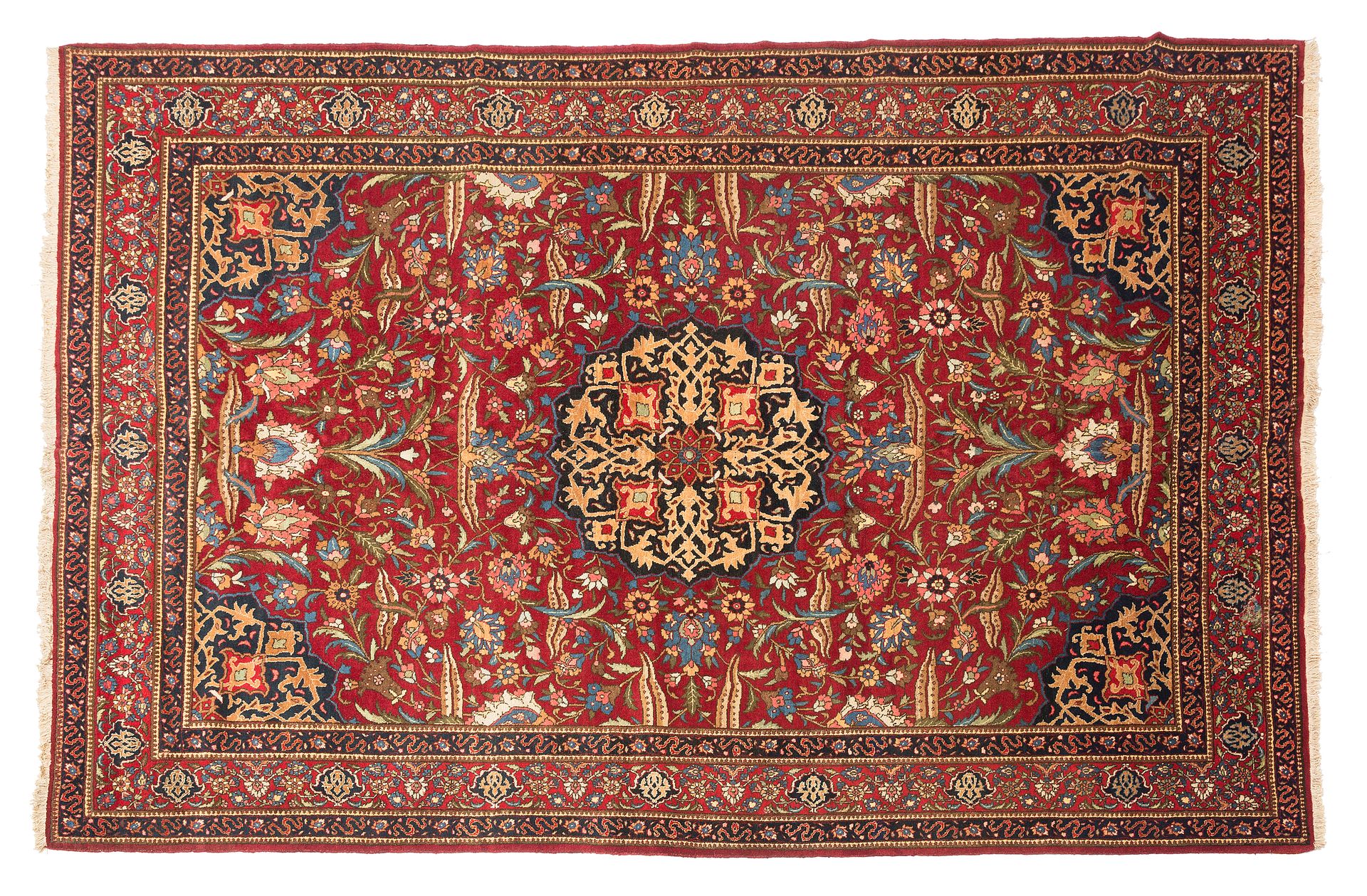 Null TABRIZ地毯（波斯），20世纪前三分之一时期

尺寸：400 x 300厘米。

技术特点 : 羊毛丝绒，棉质基础。

砖红色的场地上覆盖着多色的&hellip;