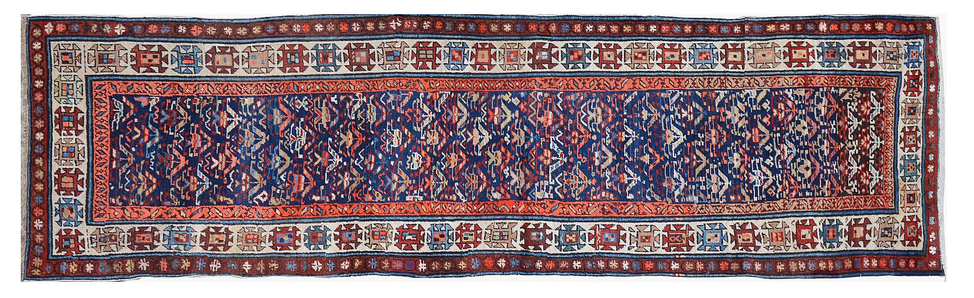 Null 塔利什画廊地毯（高加索），19世纪末

尺寸：320 x 100厘米。

技术特点 : 羊毛基础上的羊毛绒。

一个带有多色开花植物的蓝色领域，被一个&hellip;