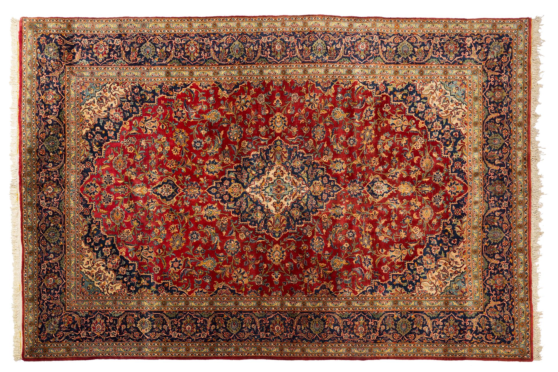 Null KACHAN地毯（波斯），20世纪中期

尺寸：350 x 250厘米

技术特点 : 羊毛丝绒，棉质基础。

覆盖着五颜六色花朵卷轴的砖地，承载着一&hellip;