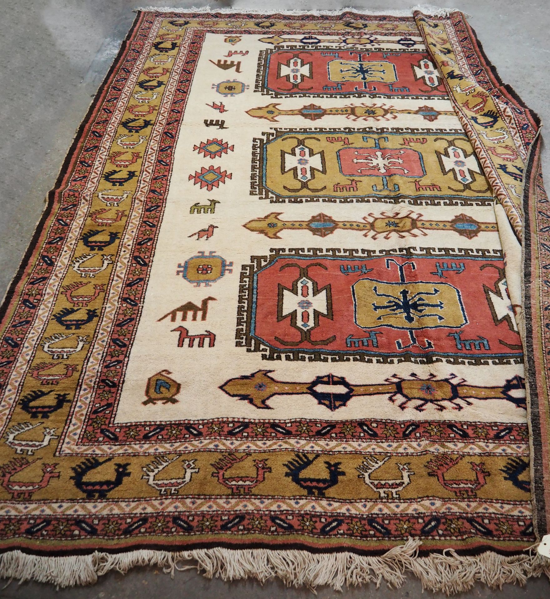 Null 重要和原始的阿德比尔 - 伊朗西北部

约1975年

尺寸：354 x 217 cm

技术特点 : 棉质基础上的羊毛丝绒

总体状况良好

让人联&hellip;