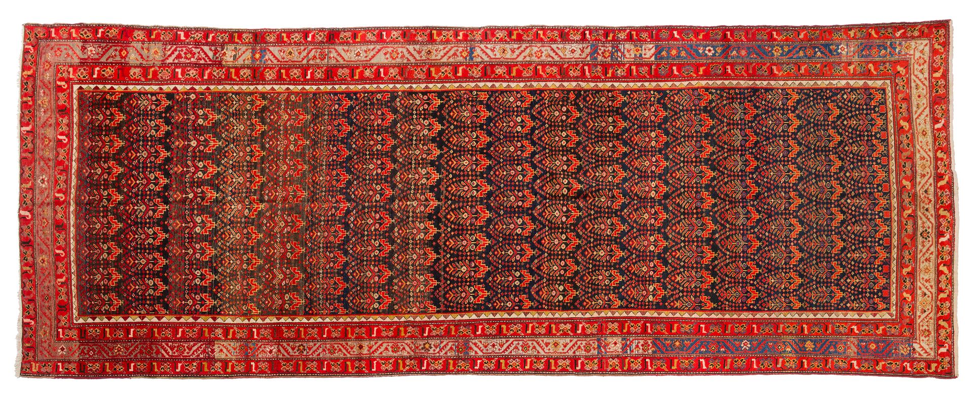 Null MELAYER地毯（波斯），19世纪末

尺寸：482 x 203厘米。

技术特点 : 羊毛丝绒，棉质基础。

磨损的海军区，带有三色花边，支撑着一&hellip;