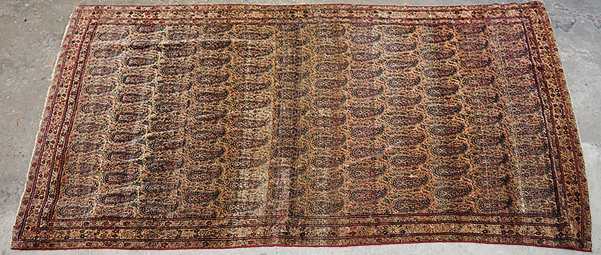 Null Very fine and ancient Senneh - Northwest Persia 

Late 19th century

Size :&hellip;