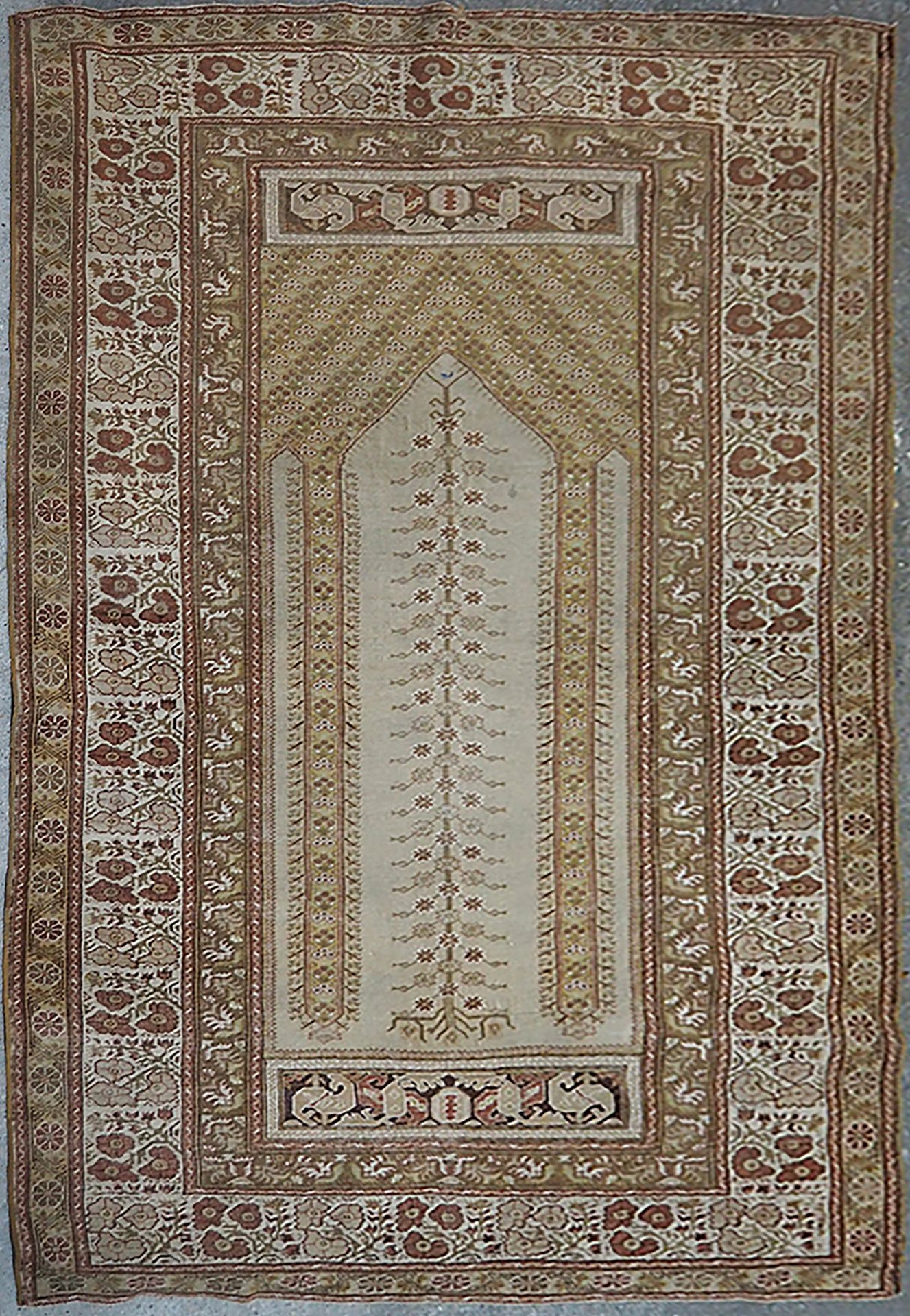 Null 古代和晚期的潘德玛 - 小亚细亚，土耳其

19世纪晚期

尺寸：170 x 120 cm

在Ghiordes的传统中

棉质基础上的羊毛丝绒

显&hellip;
