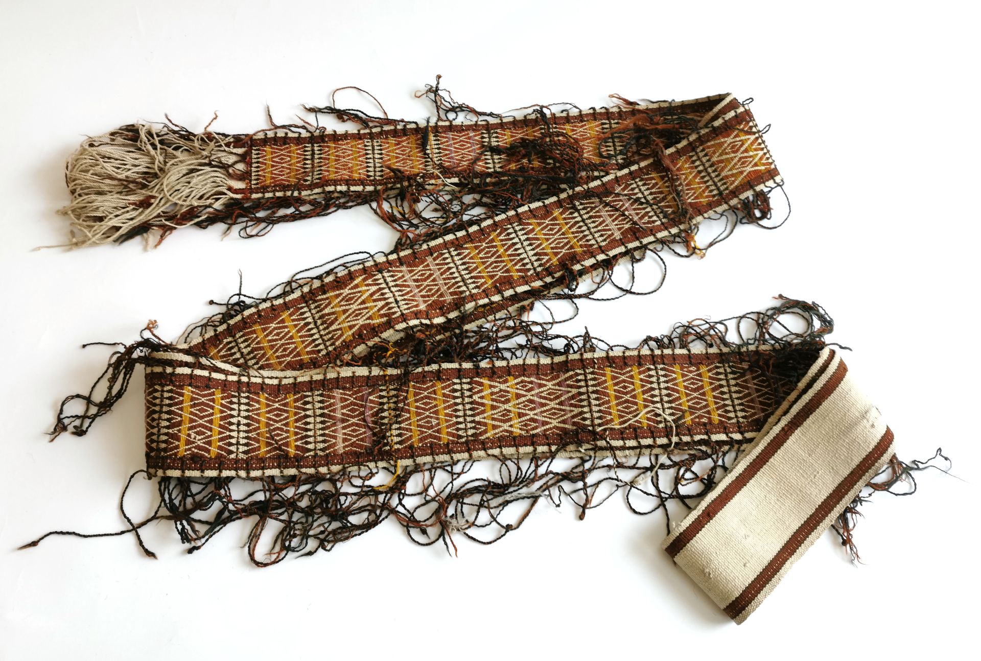 Null 
TURKMEN 





Diadema textil tejida





L. 480 cm