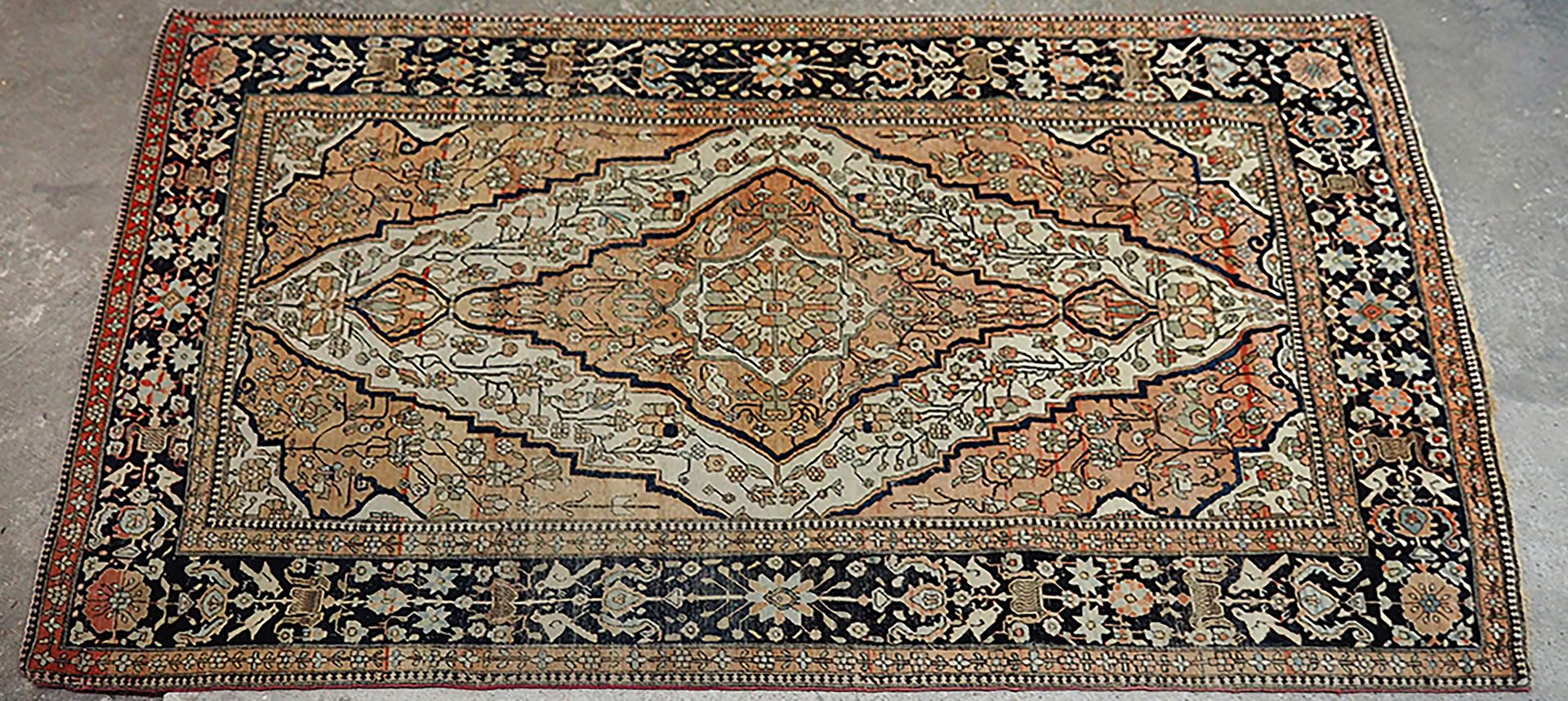 Null 精美而古老的Kachan mortachem - Persia

19世纪晚期

尺寸：196 x 130 cm

技术特点：棉质基础上的丝质羊羔毛绒&hellip;