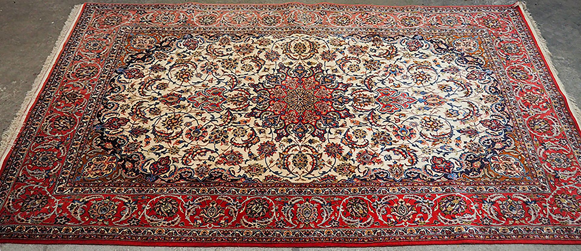 Null Großes und feines Isfahan - Iran

Schah-Zeit, um 1970

Maße: 248 x 179 cm

&hellip;