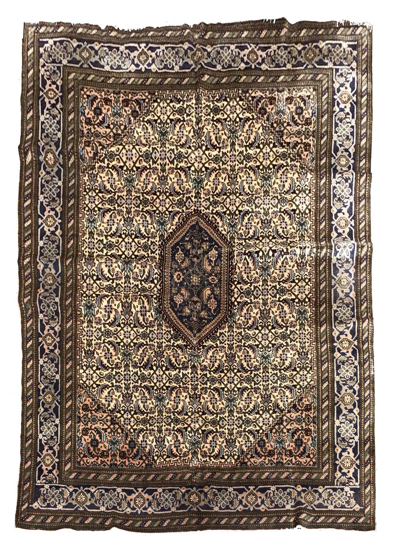 Null MÉCHKINE地毯（伊朗），20世纪中期

尺寸：311 x 228厘米。

技术特点 : 羊毛天鹅绒，棉质底板。

象牙色的场地上有风格化的花朵和&hellip;