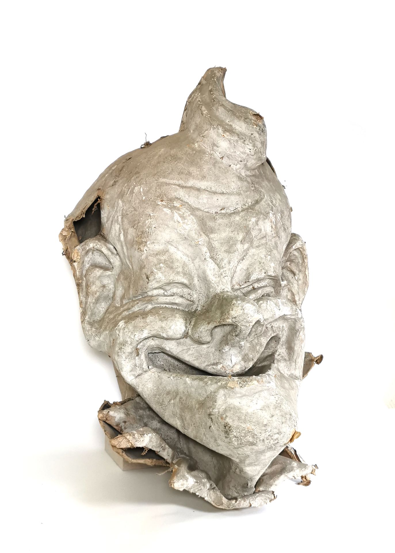 Null CIRQUE - ART FORAIN, vers 1900

Imposante tête de clown en papier maché pei&hellip;