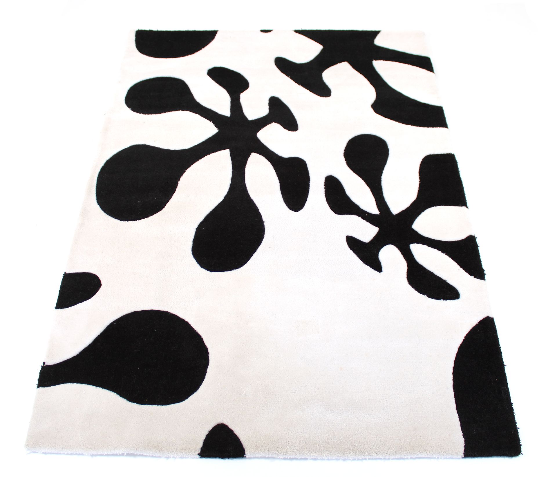Null Alfombra con motivos estilizados negros sobre fondo blanco

200 x 143 cm