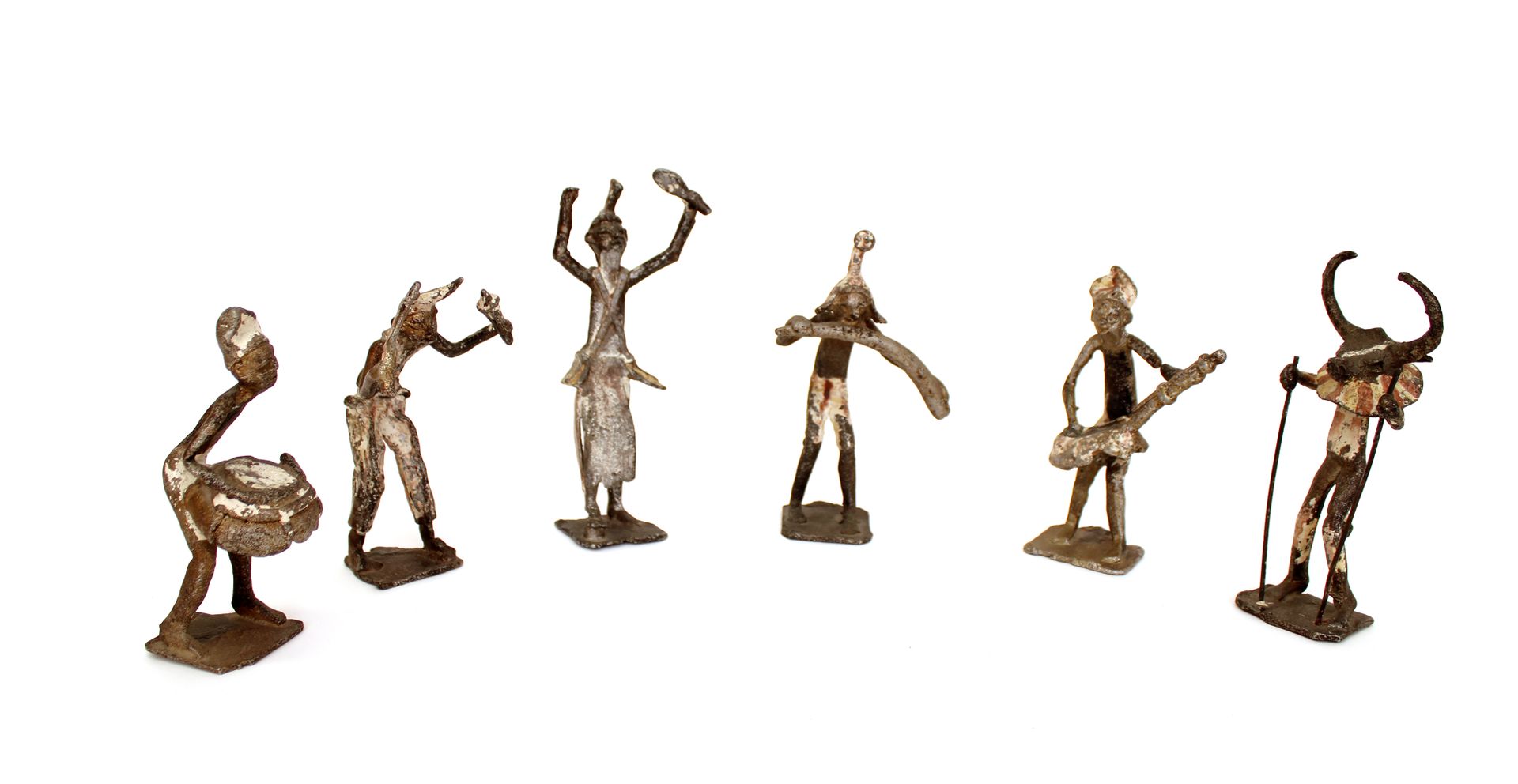 Null AFRIQUE
Suite de huit figurines en fer représentant des musiciens et danseu&hellip;