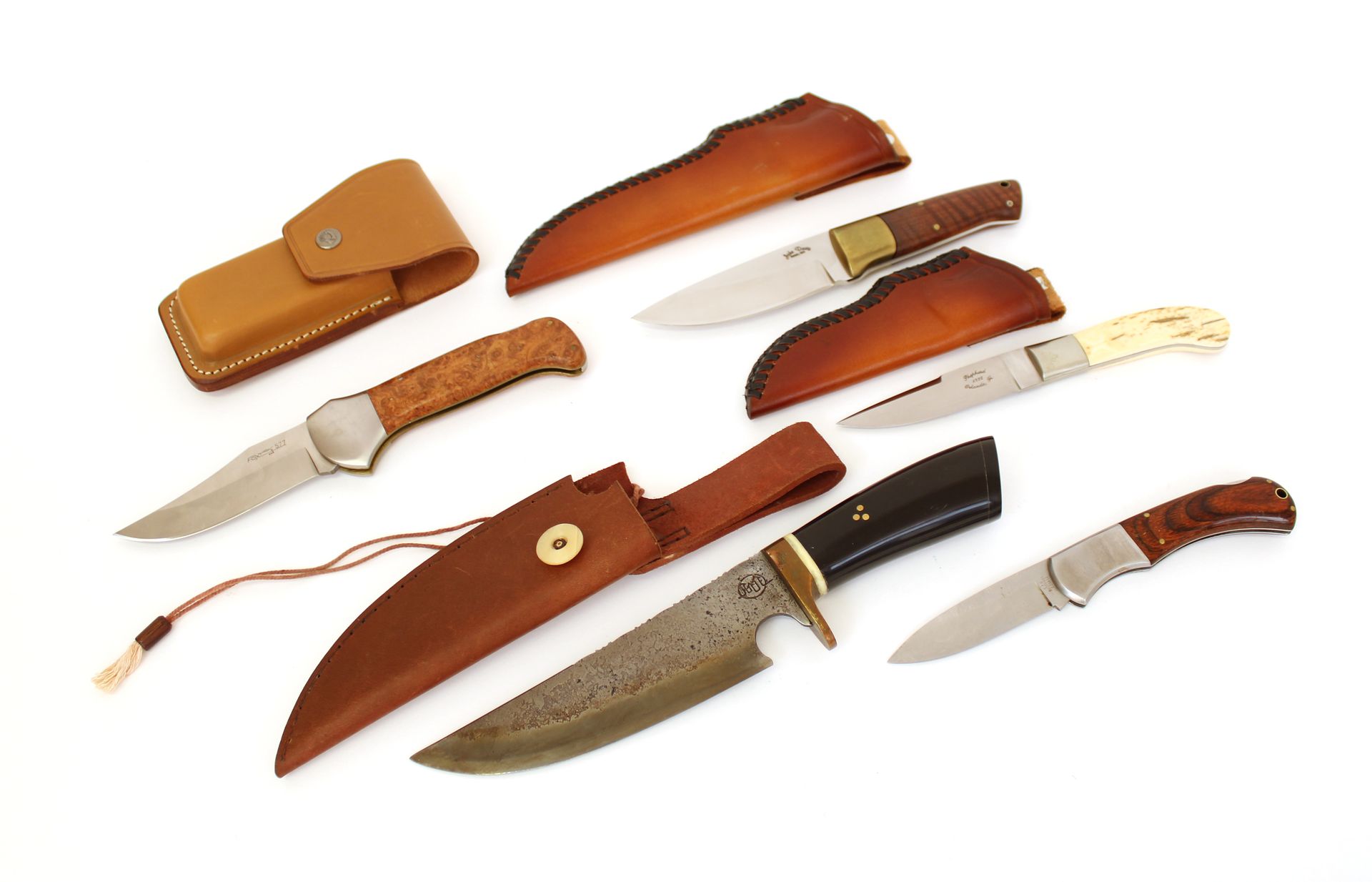 Null Cinq couteaux de chasse
- 	Couteau pliable, la lame marquée Rostfrei
-	 Cou&hellip;