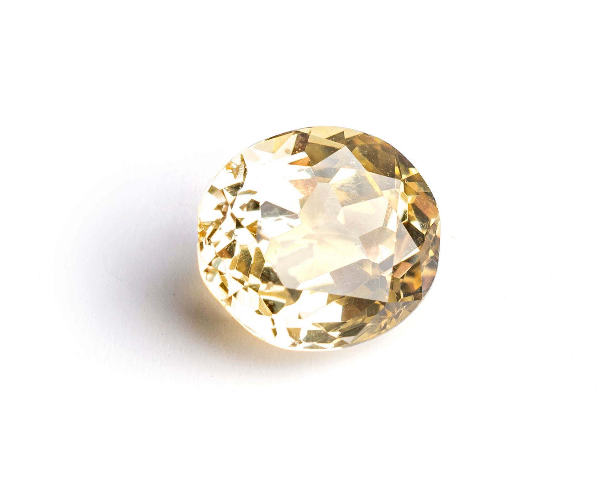 Null Faceted oval yellow sapphire on paper weighing 2.82 carat