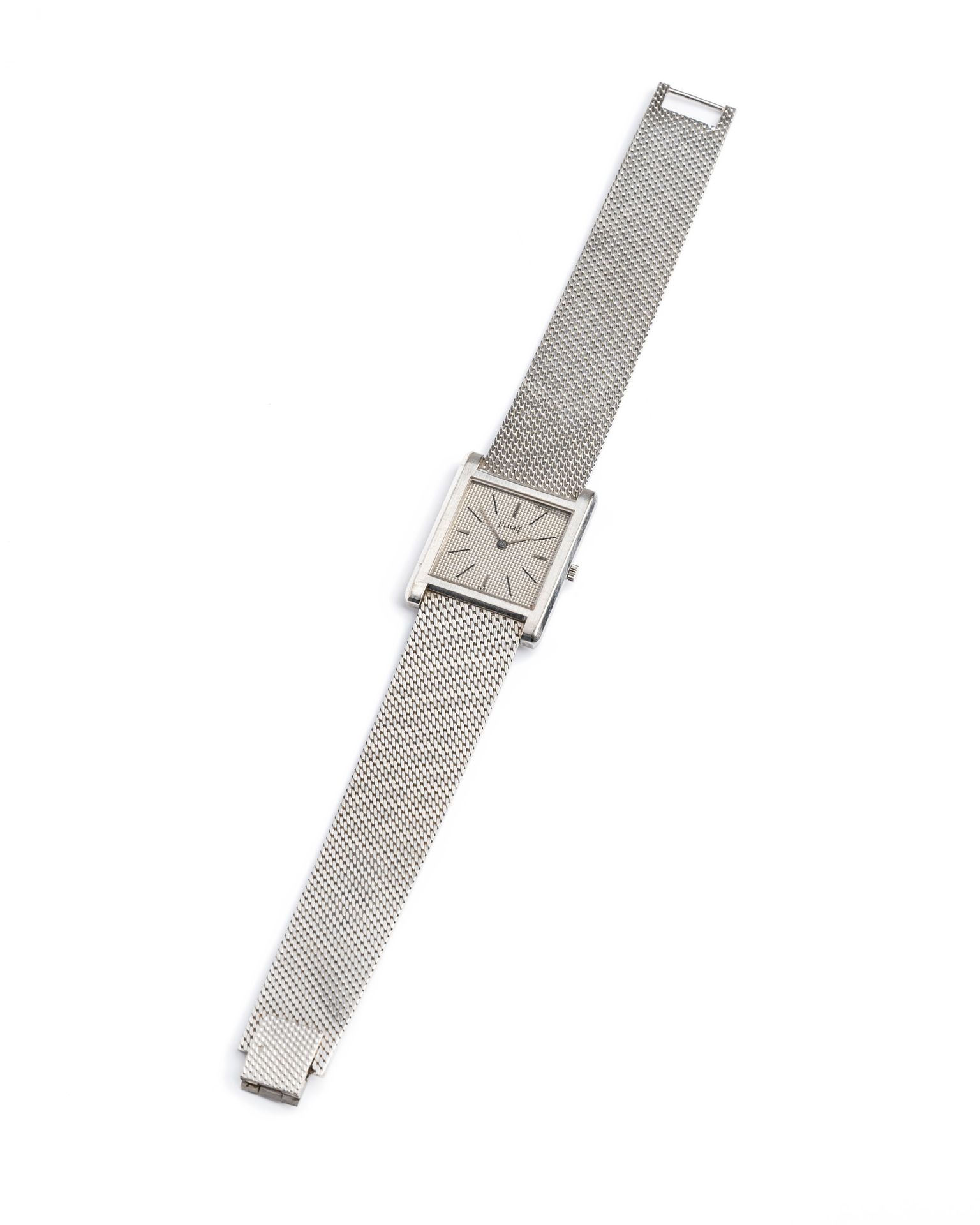 Null PIAGET
18K（千分之七十五）白金女士腕表，灰色背景的长方形表盘上有一个钻石点图案，已签名。表带由柔软的编织网制成。石英机芯。
毛重：61.1克&hellip;