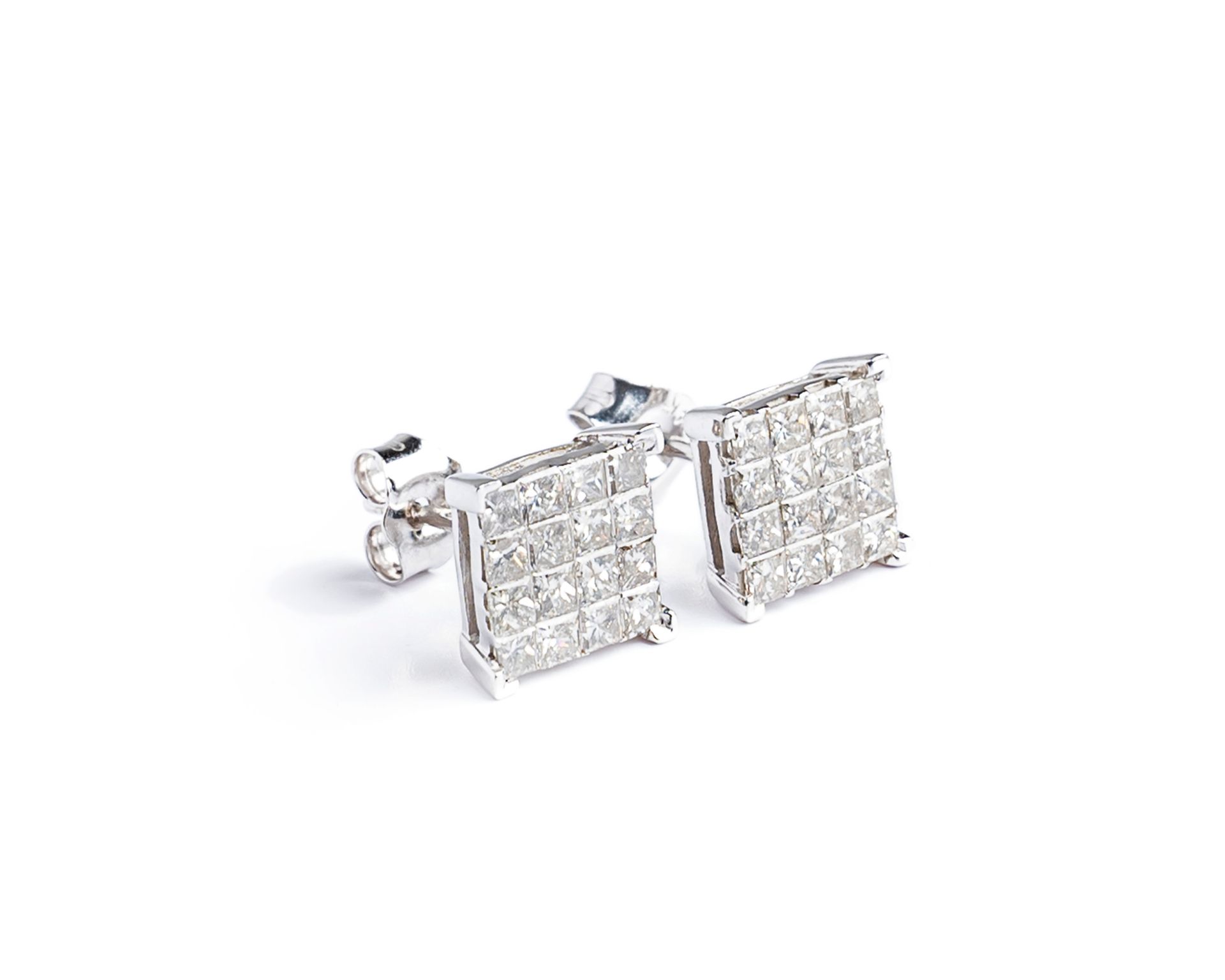 Null Pair of earrings in 14K white gold (585 thousandths) entirely set with prin&hellip;