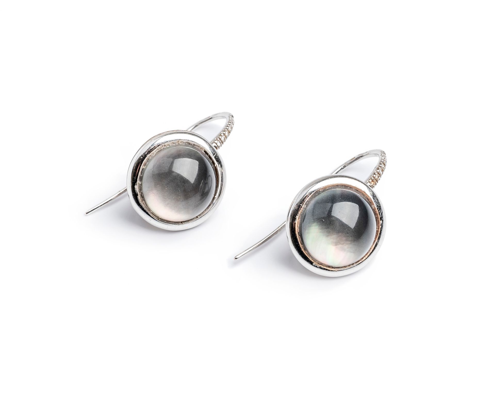 Null Pair of 18K (750 thousandths) white gold earrings, decorated with cabochon &hellip;
