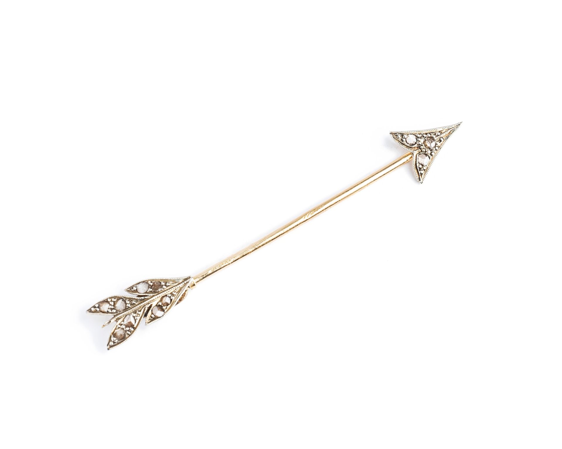 Null 18K（750千分之一）黄金和银 "箭头 "胸针，镶嵌玫瑰式切割钻石
长度 : 5,8 cm
毛重 : 1.6克