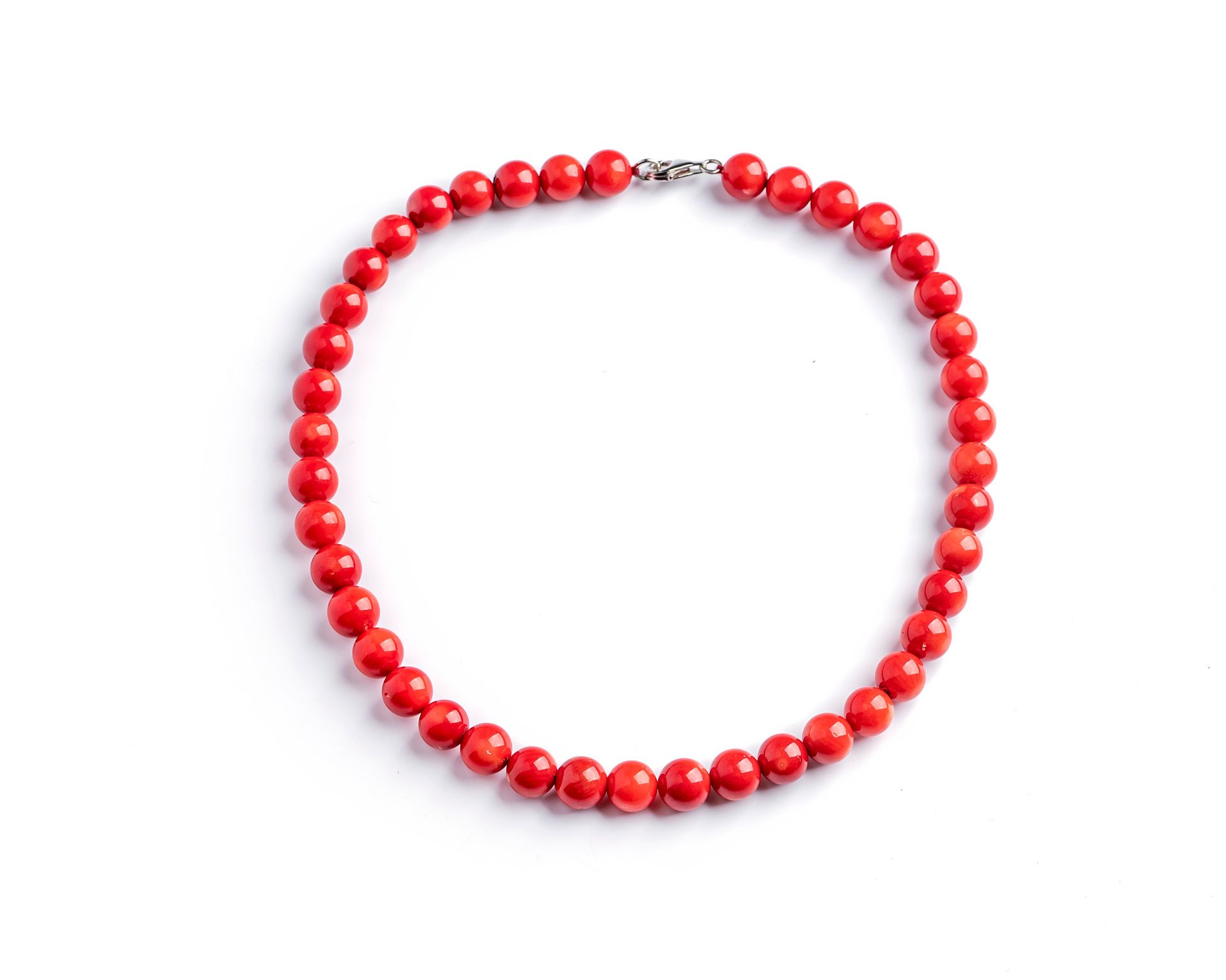 Null Necklace of red coral beads, the clasp in silver 925
Diameter of the pearls&hellip;