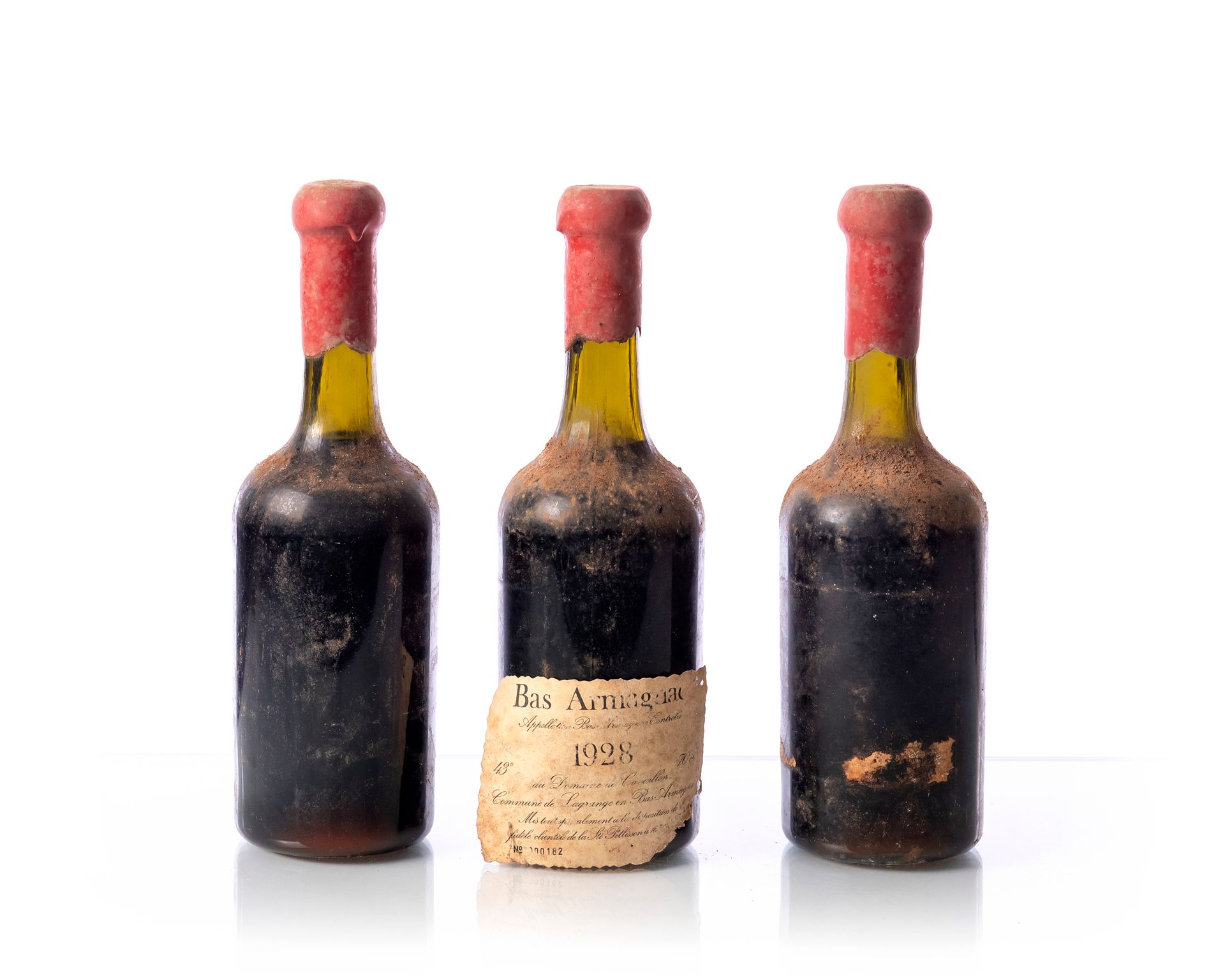 Null 3瓶BAS-ARMAGNAC CAVAILLON
年份：1928年
产地：BAS-ARMAGNAC 
备注：在3.3和3.8厘米之间；外皮脱落-2个左&hellip;