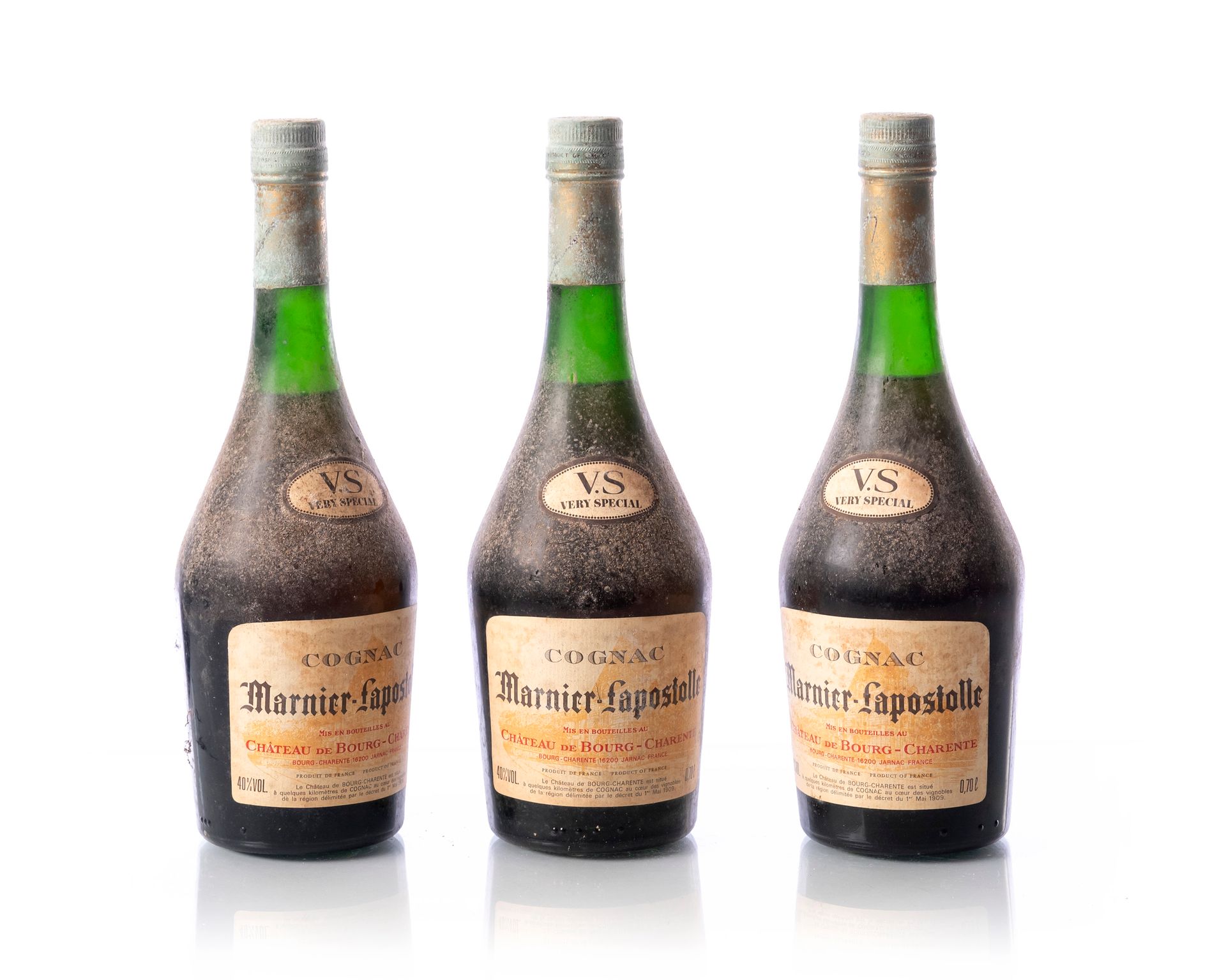 Null 3 bouteilles (70 cl. – 40°) COGNAC MARNIER-LAPOSTOLLE V.S - Château de Bour&hellip;
