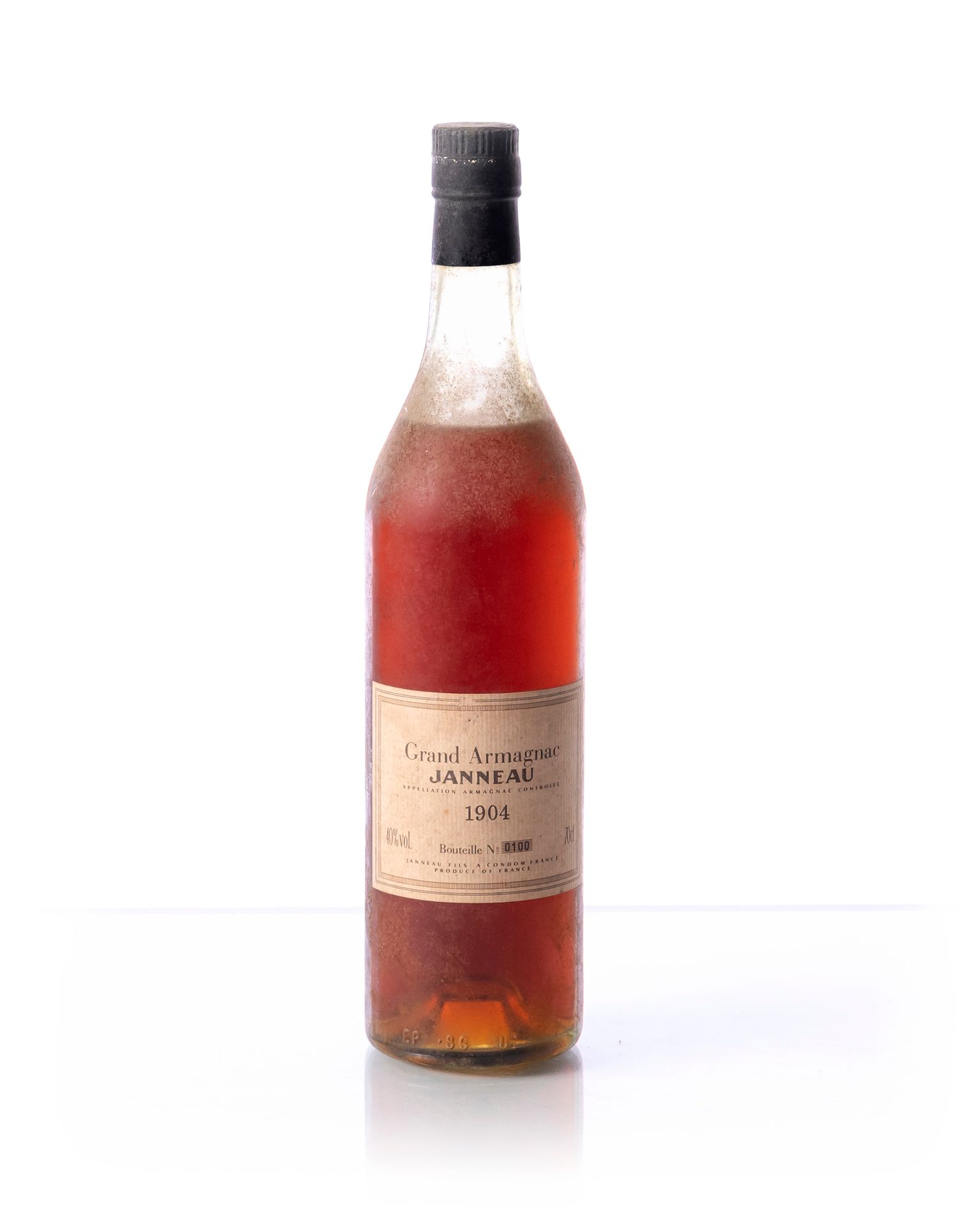 Null 1 bottle (70 cl. - 40°) GRAND ARMAGNAC JANNEAU n°0100
Year : 1904
Appellati&hellip;