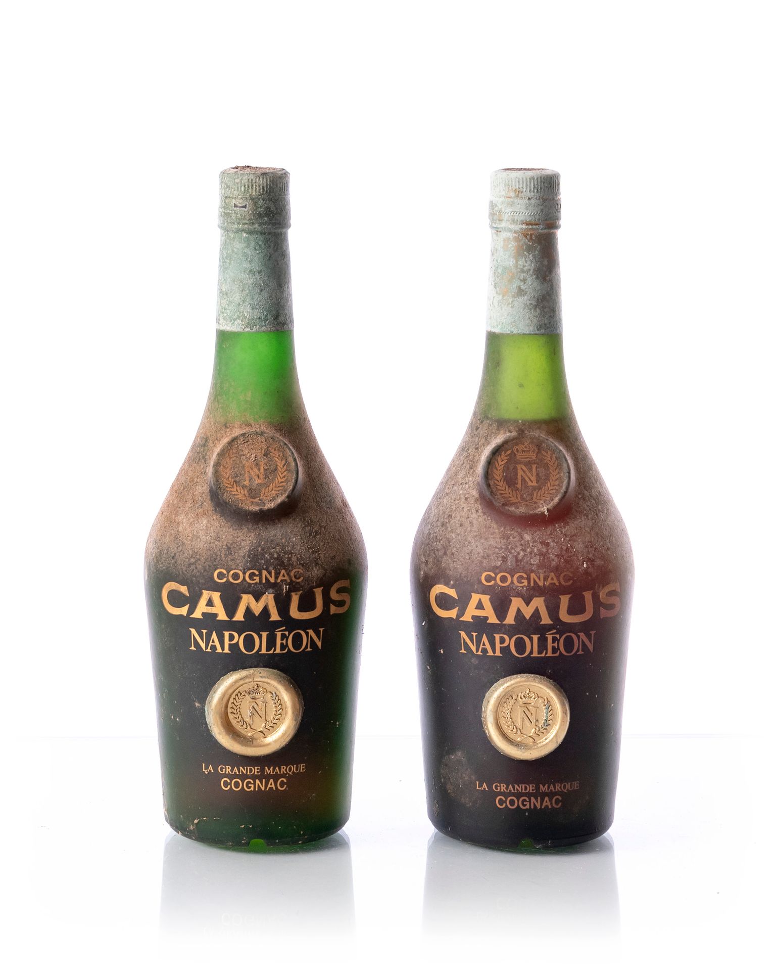 Null 2瓶 (70 cl. - 40°) COGNAC CAMUS NAPOLÉON
年份：NM
法定产区：COGNAC 
备注：3.4和3.6厘米；CE.&hellip;