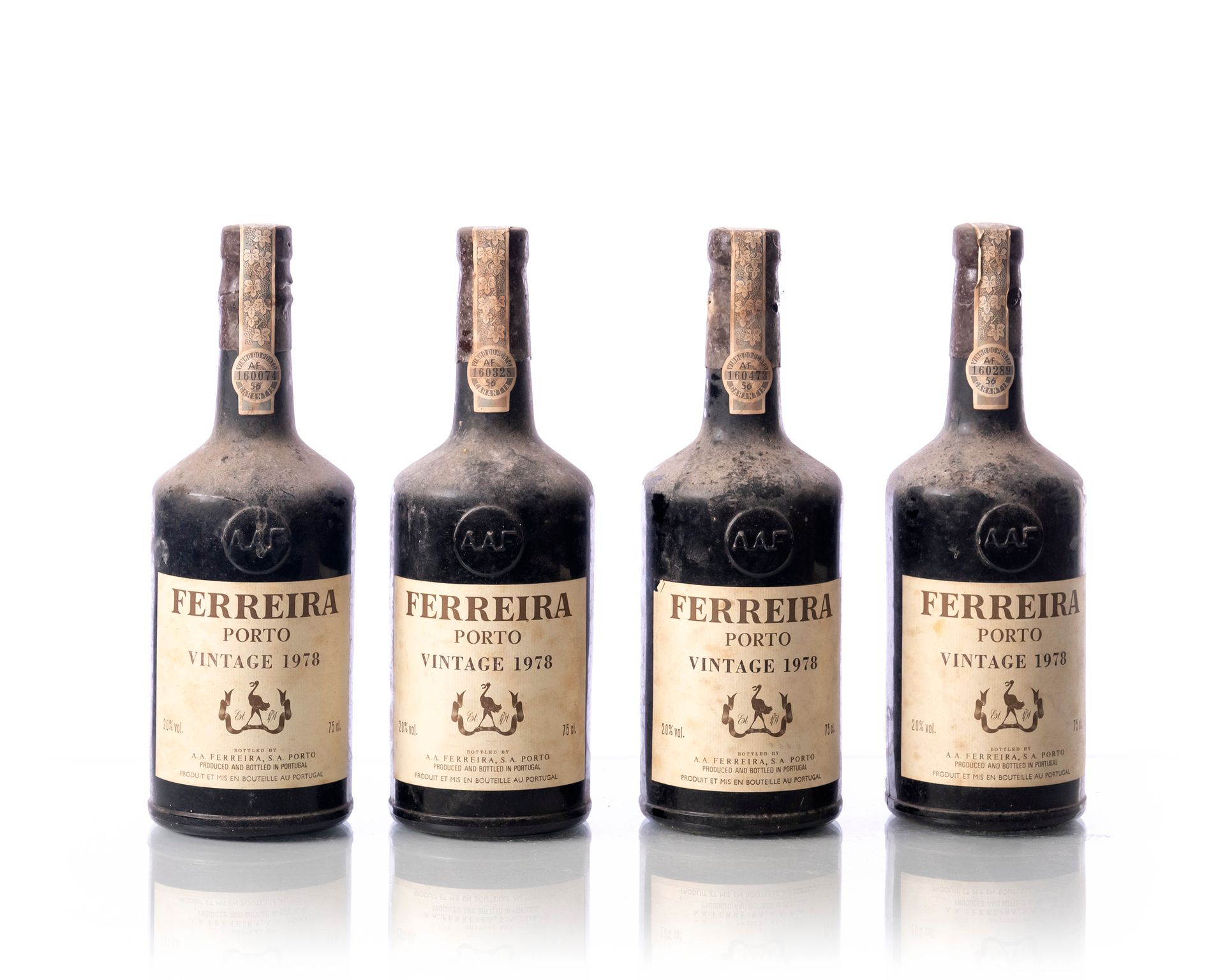 Null 4 bottiglie (70 cl. - 20°) PORTO FERREIRA Vintage
Anno : 1978
Denominazione&hellip;