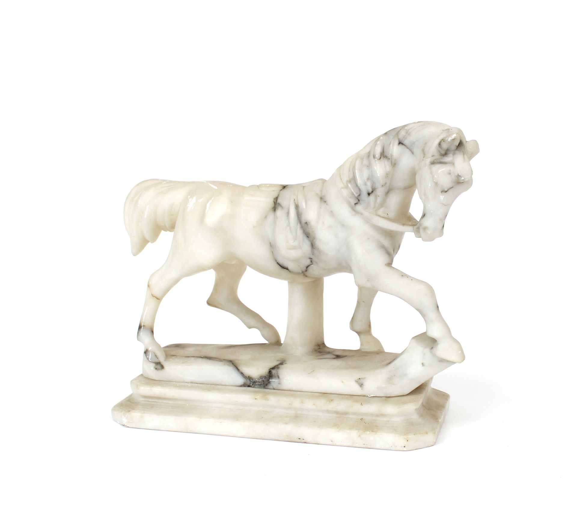 Null Cheval en marbre sculpté
L. 26 x l. 10,5 x H. 21,5 cm
Rayures