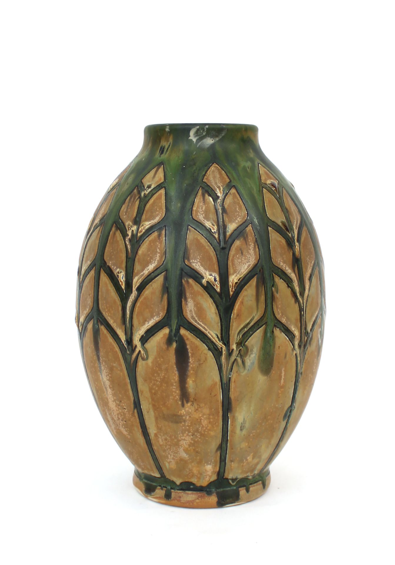 Null 查尔斯-卡特（1880-1966 年）为波赫兄弟设计
搪瓷花瓶，饰以风格化的叶子，底座下有标记
H.24.5 厘米