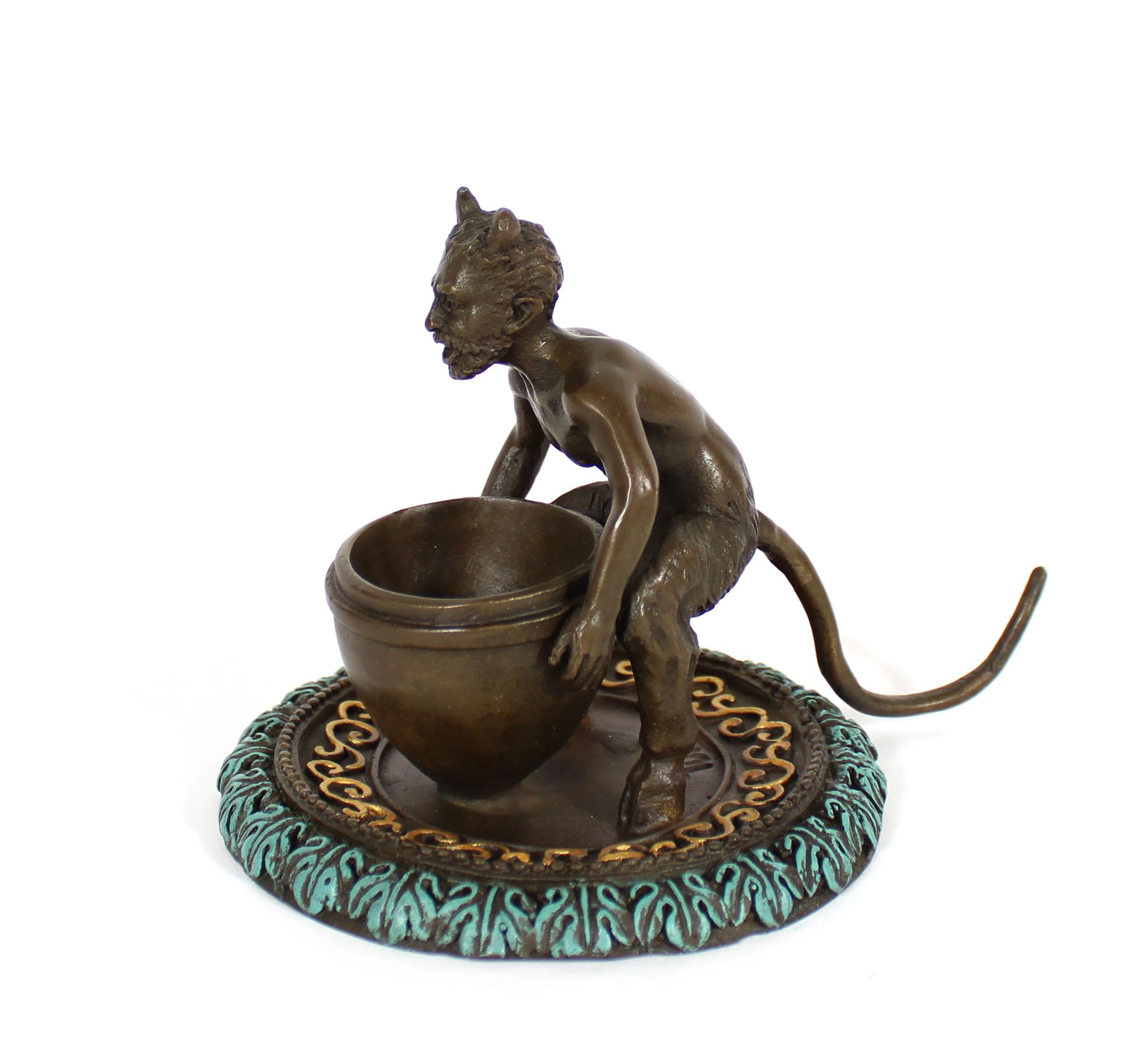 Null Polychrome bronze inkwell featuring a devil holding a cauldron.
H.8,5 cm