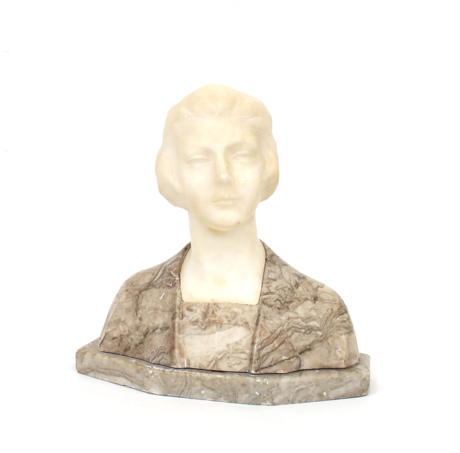 Null Busto femenino en mármol y alabastro
H. 27 x An. 26 cm