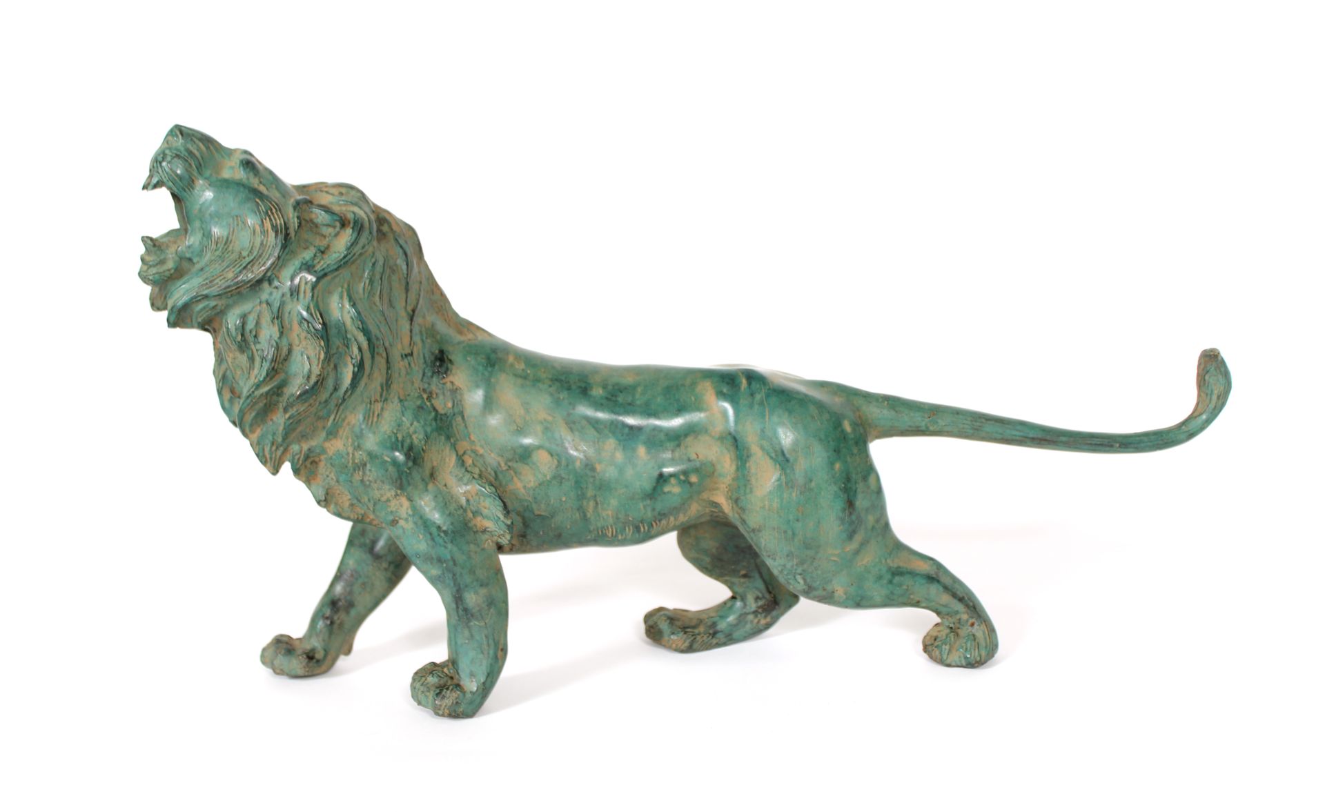 Null Schule des 20. Jahrhunderts 
Brüllender Löwe 
Bronze mit grüner Patina 
L. &hellip;