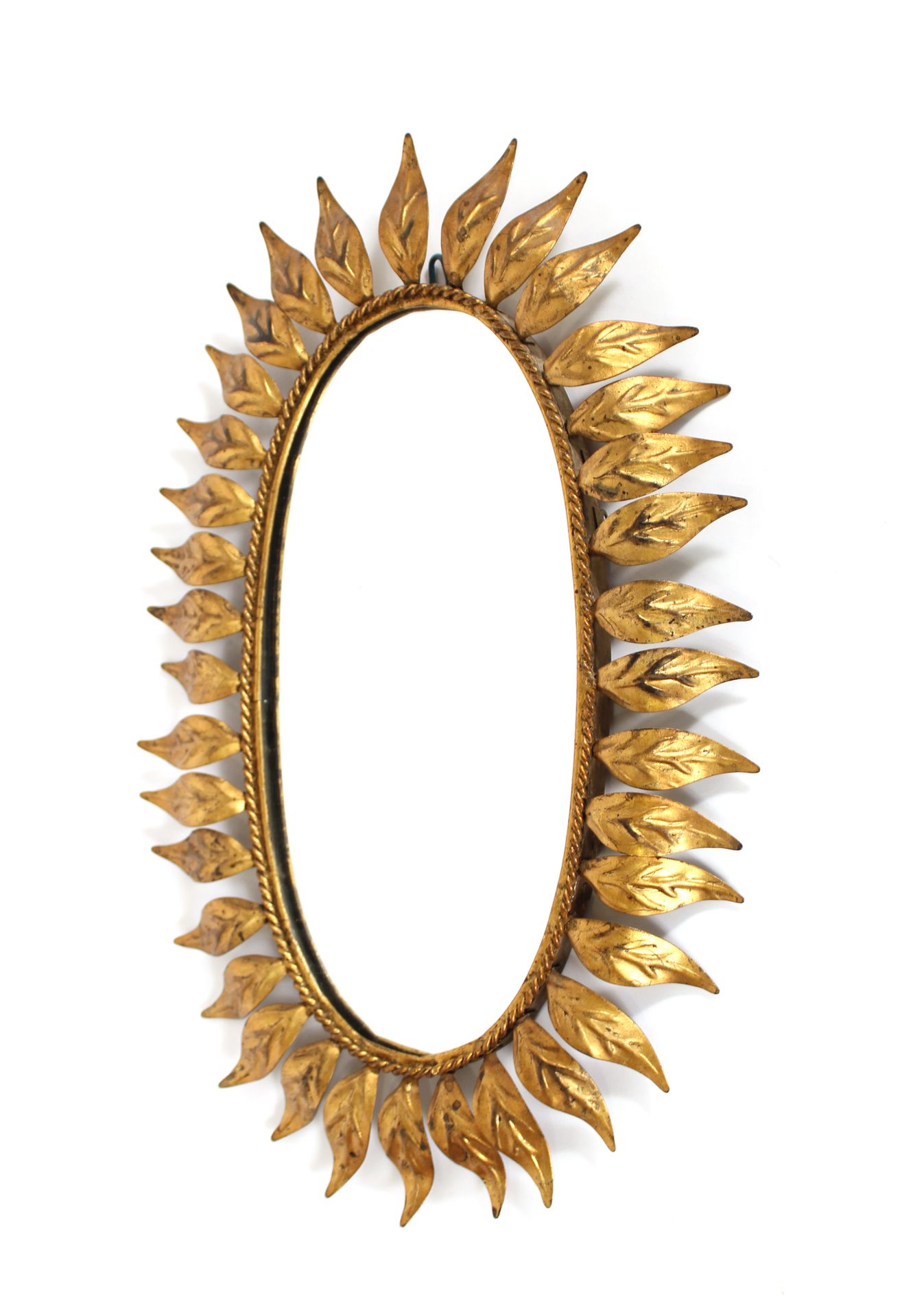Null Miroir rayonnant ovale dans le goût de Line Vautrin en métal doré à décor d&hellip;