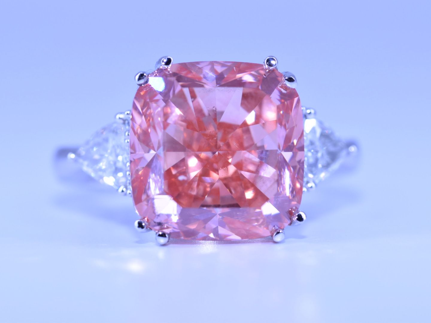 Null Bague or platine (poinçon 950) agrémentée de grand diamant rose taille radi&hellip;