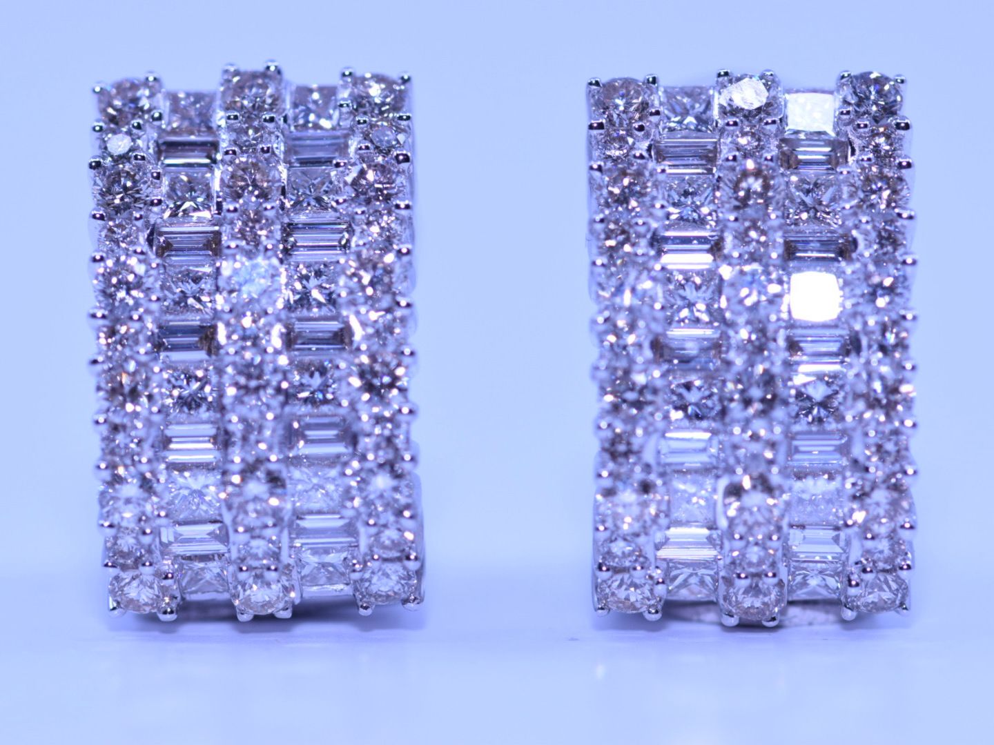 Null Boucles d'oreille de qualité or blanc 18ct. (poinçon 750) avec 24 diamants &hellip;