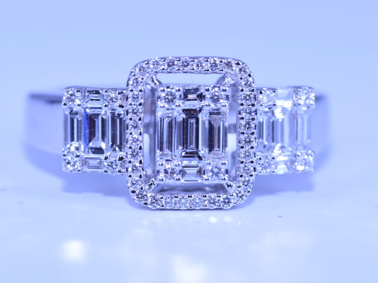 Null Bague exclusive or blanc 18ct. (poinçon 750) agrémentée de diamants taille &hellip;