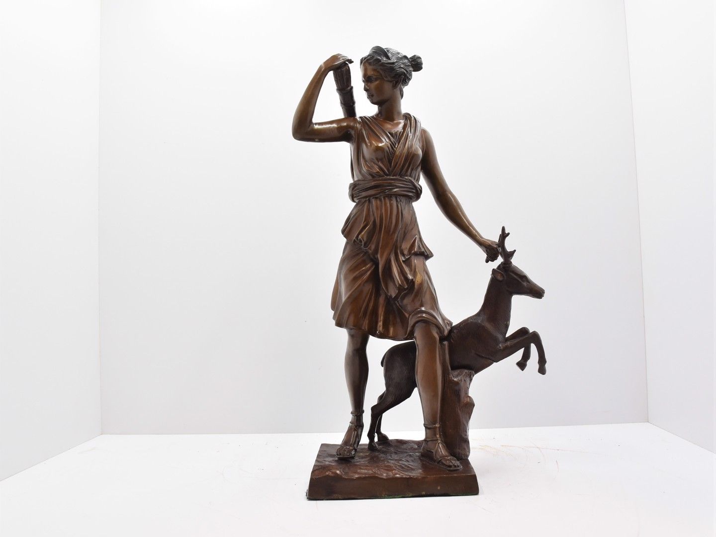 Null 青铜 "戴安娜，狩猎女神"，1900年左右，签名难以辨认，高度：60厘米。