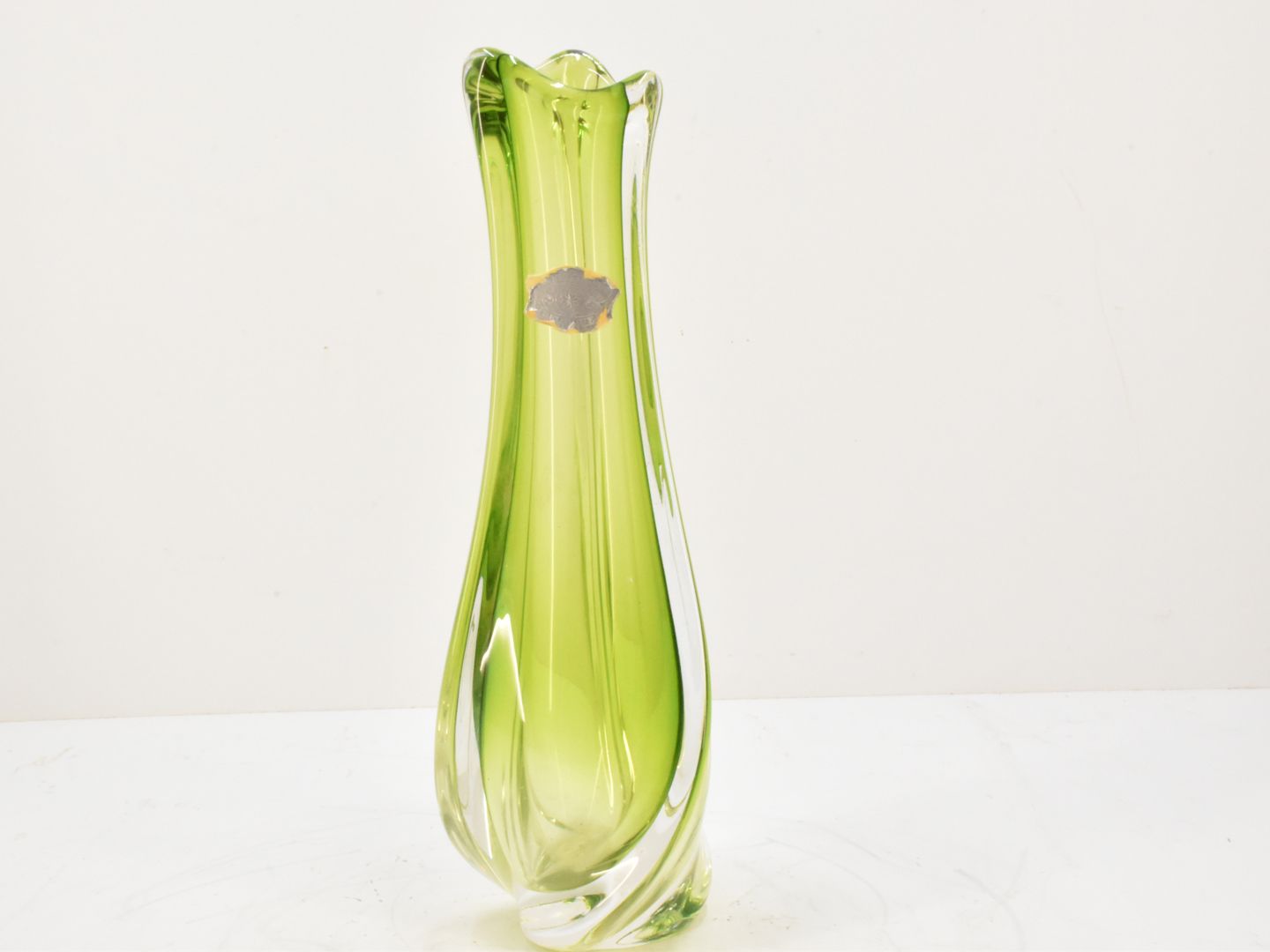 Null Vase in signed crystal Val Saint Lambert uranium height: 32 cm.