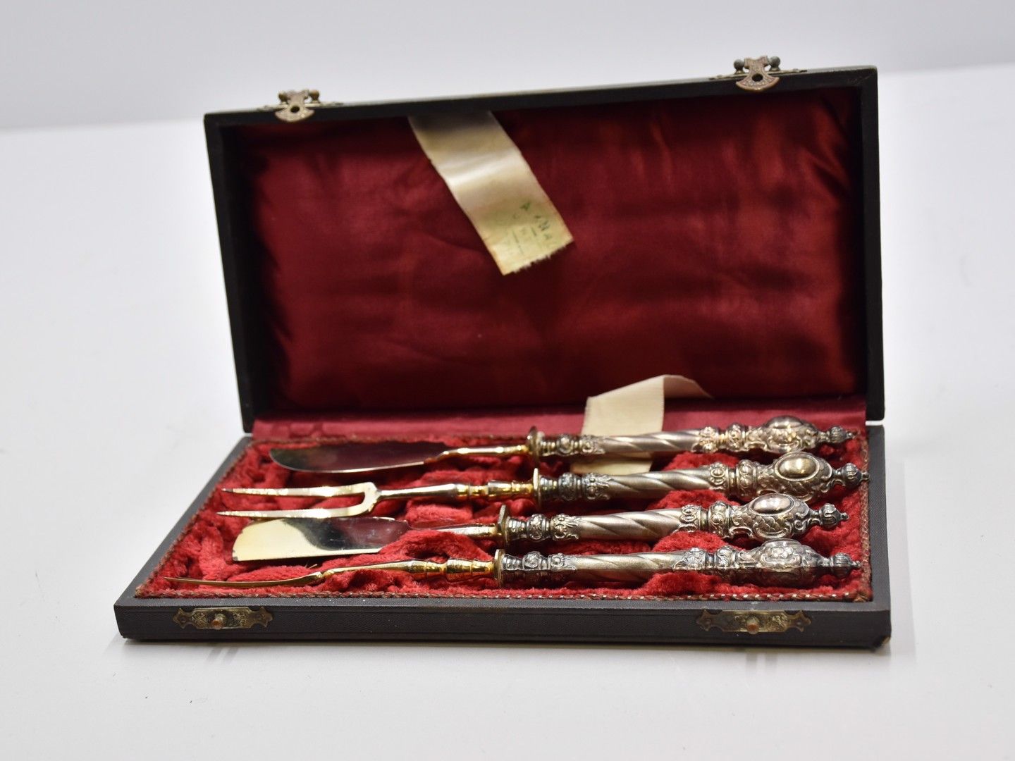 Null Cheese cutlery in silver in a case