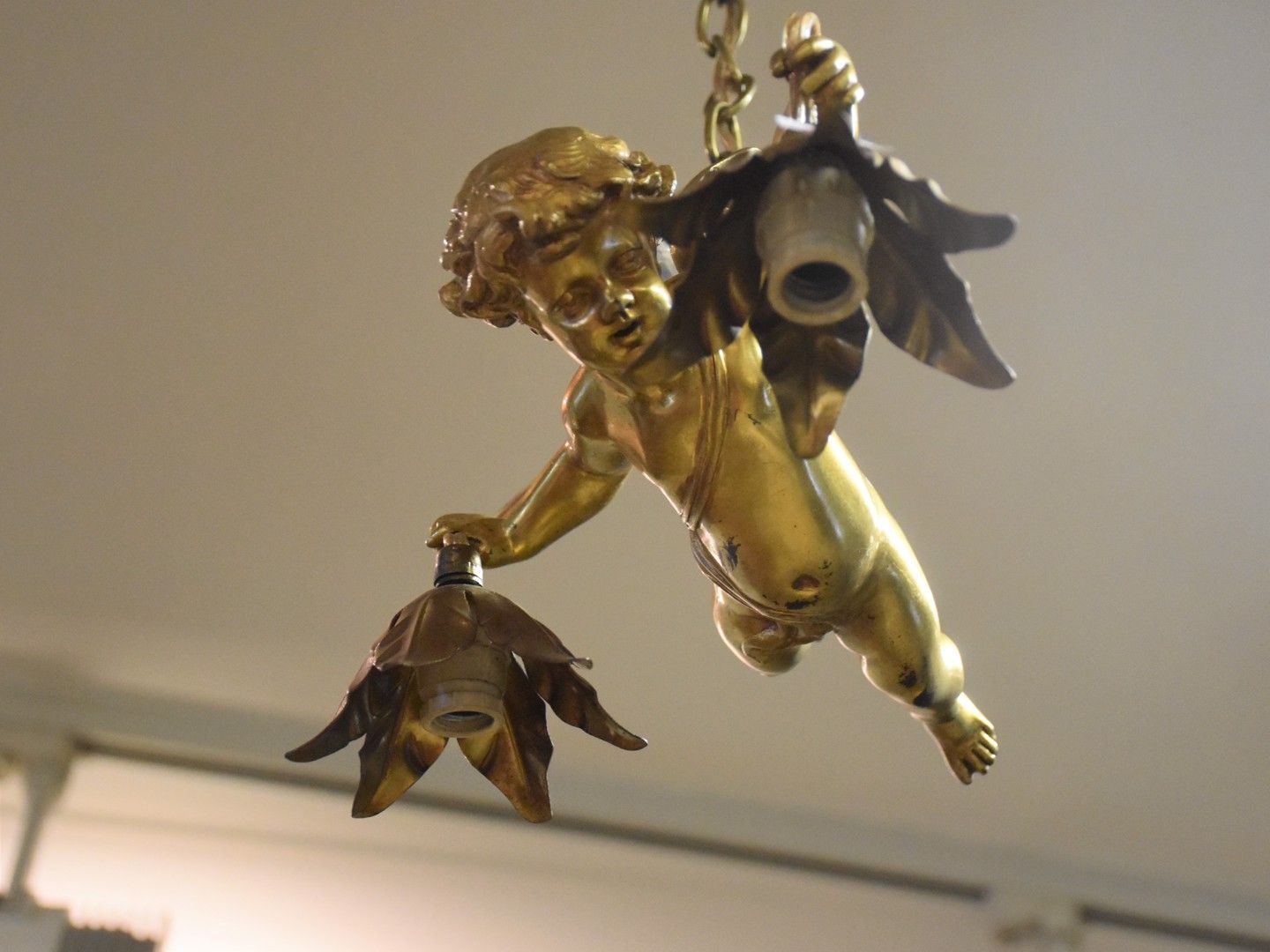 Null 鎏金铜 "丘比特 "吊灯，有两个光源，高50厘米，长26厘米。