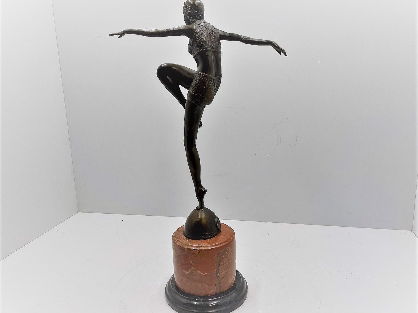 Null Bronze style Art Deco "danseuse" signé J. Philipp et cachet: bronze garanti&hellip;