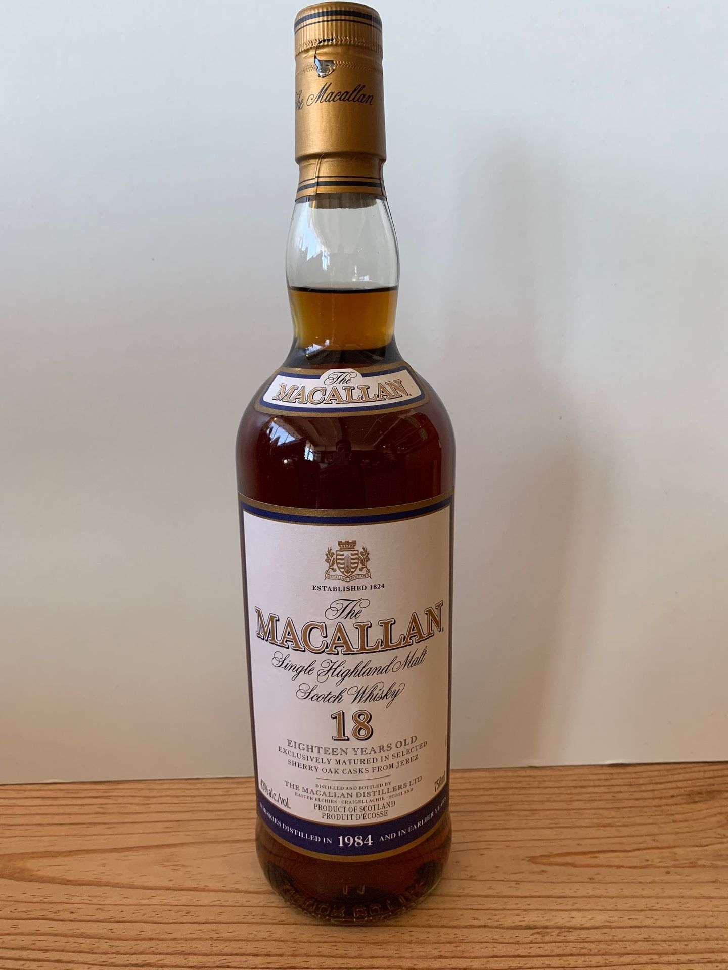 Null 1 B whisky "single malt" The Macallan, distillé en 1984, 18 ans d'âge, sher&hellip;
