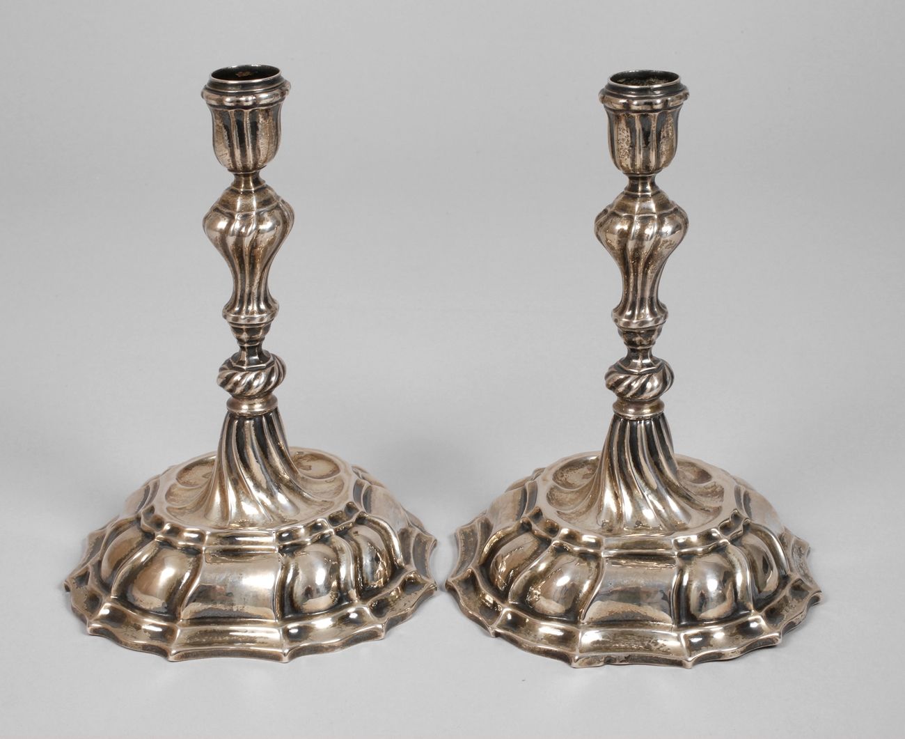 Null Pair of baroque silver candlesticks Augsburg
stamped pine nut 1755-57, mast&hellip;